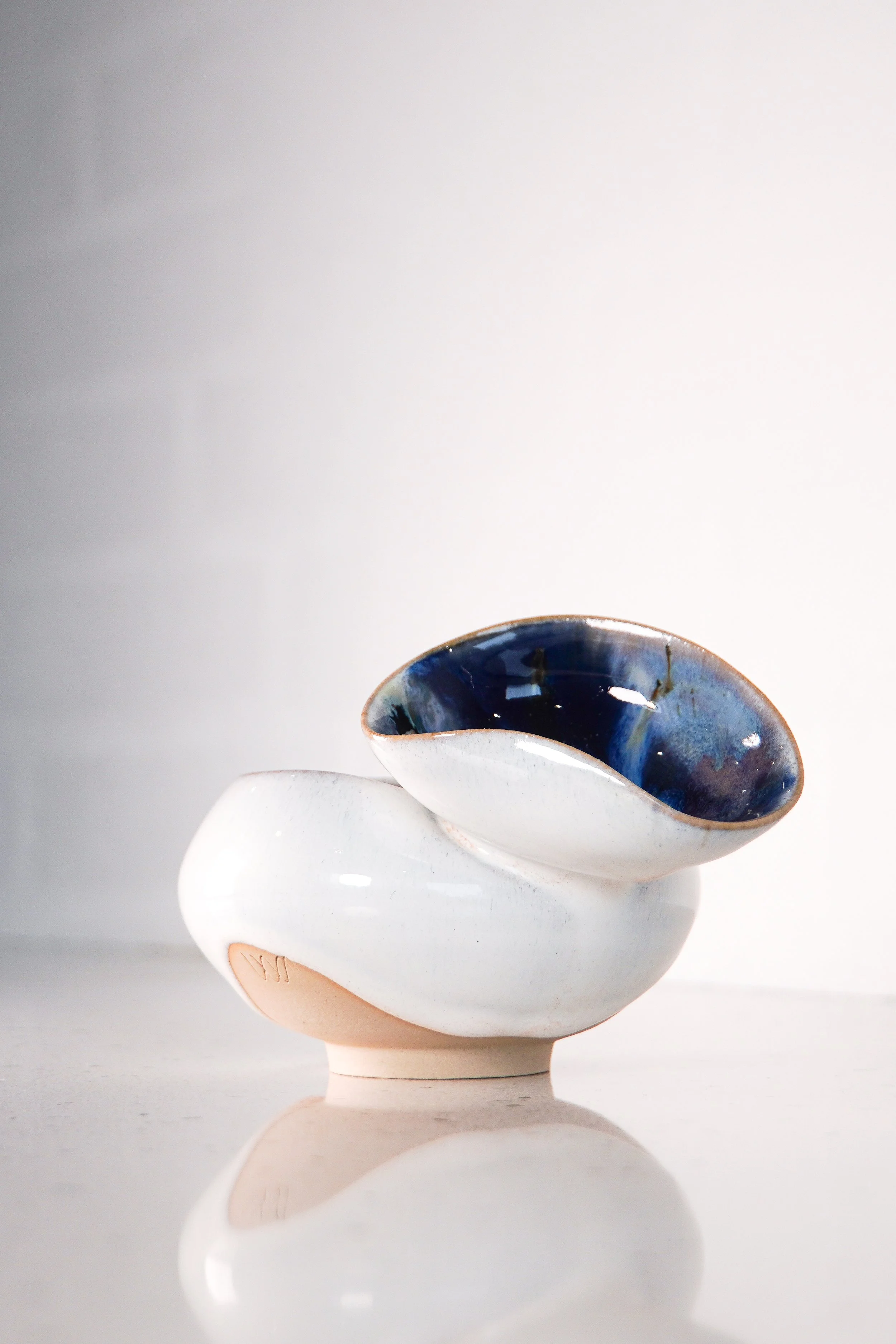 JeannetteHjortlund_Couture_Jewelrydish_2026_Stoneware_13x10x8cm_£120 (2).jpg