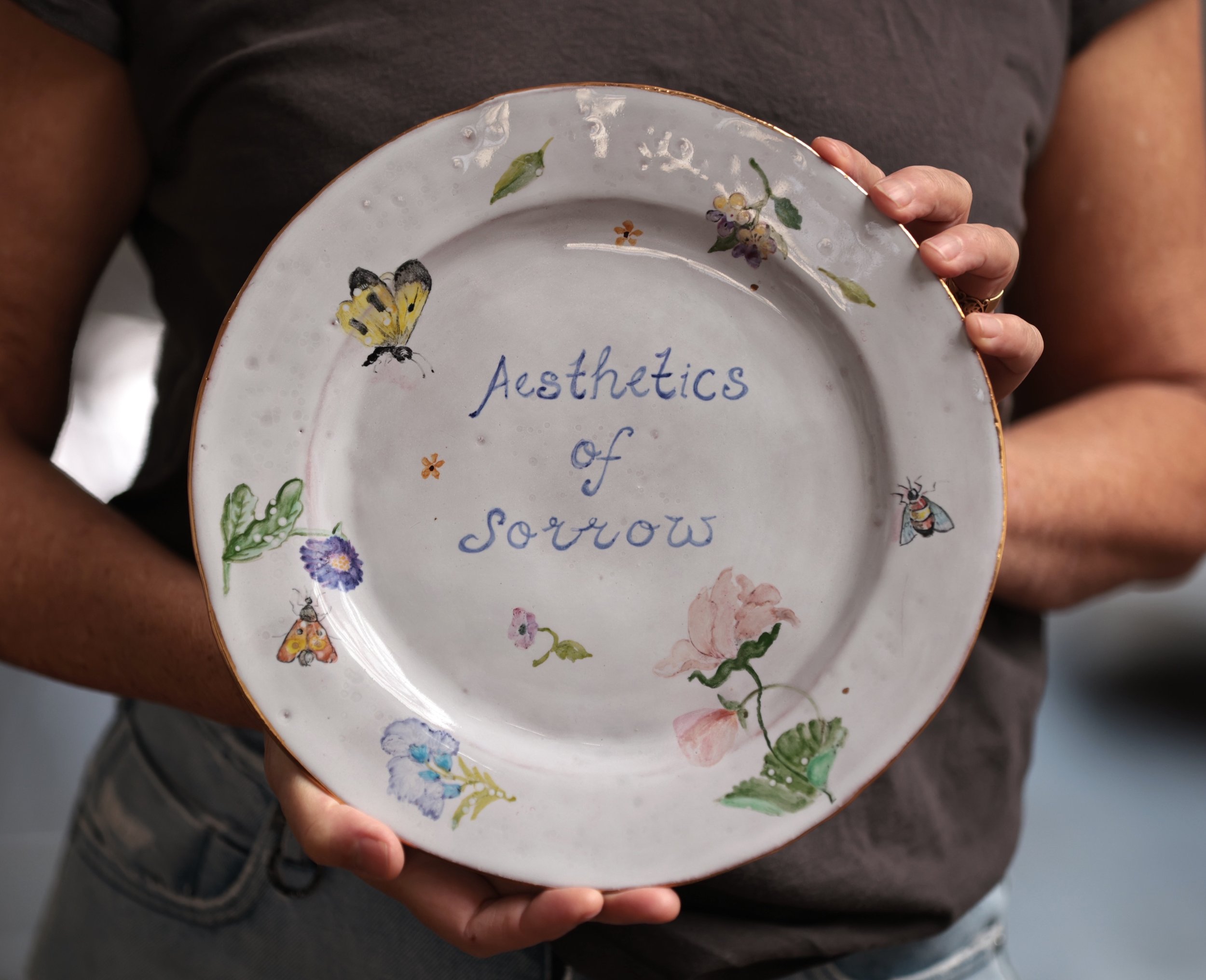 SassyPark_Holding_AestheticsOfSorrow_2023_GlazedEarthenwareAndLustre_27cmDiameter_£500.jpg