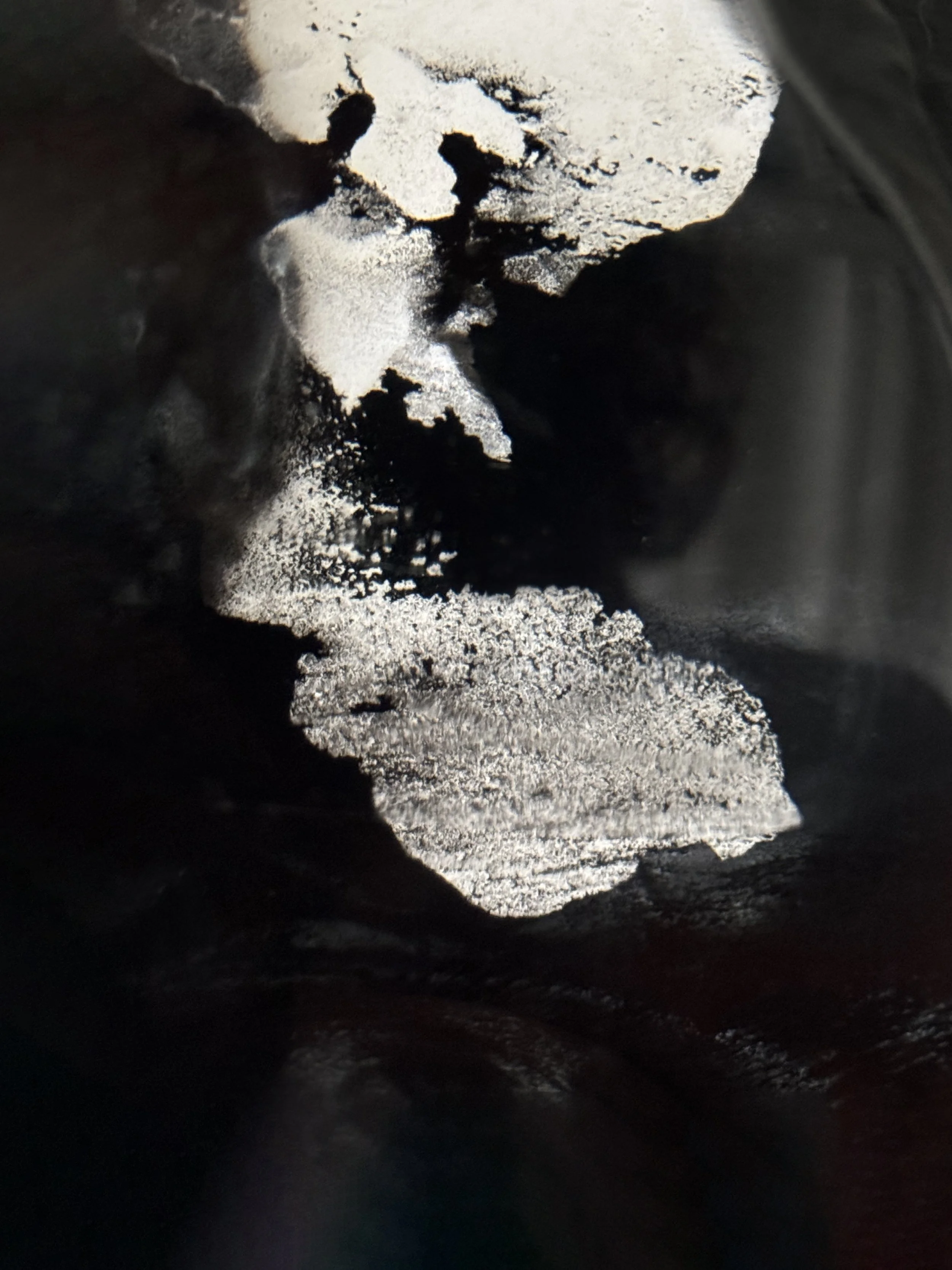 ERLANDS & BAI BAI_DARKVASE HER_detail_EB WeightLight series_.jpg