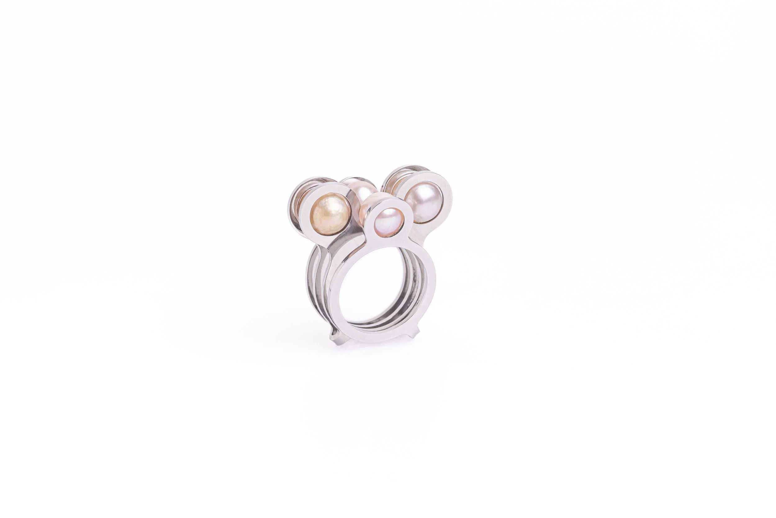 AnnaBorcsok_CandyStatementring_2025_StainlesssteelPearl_size51.jpg