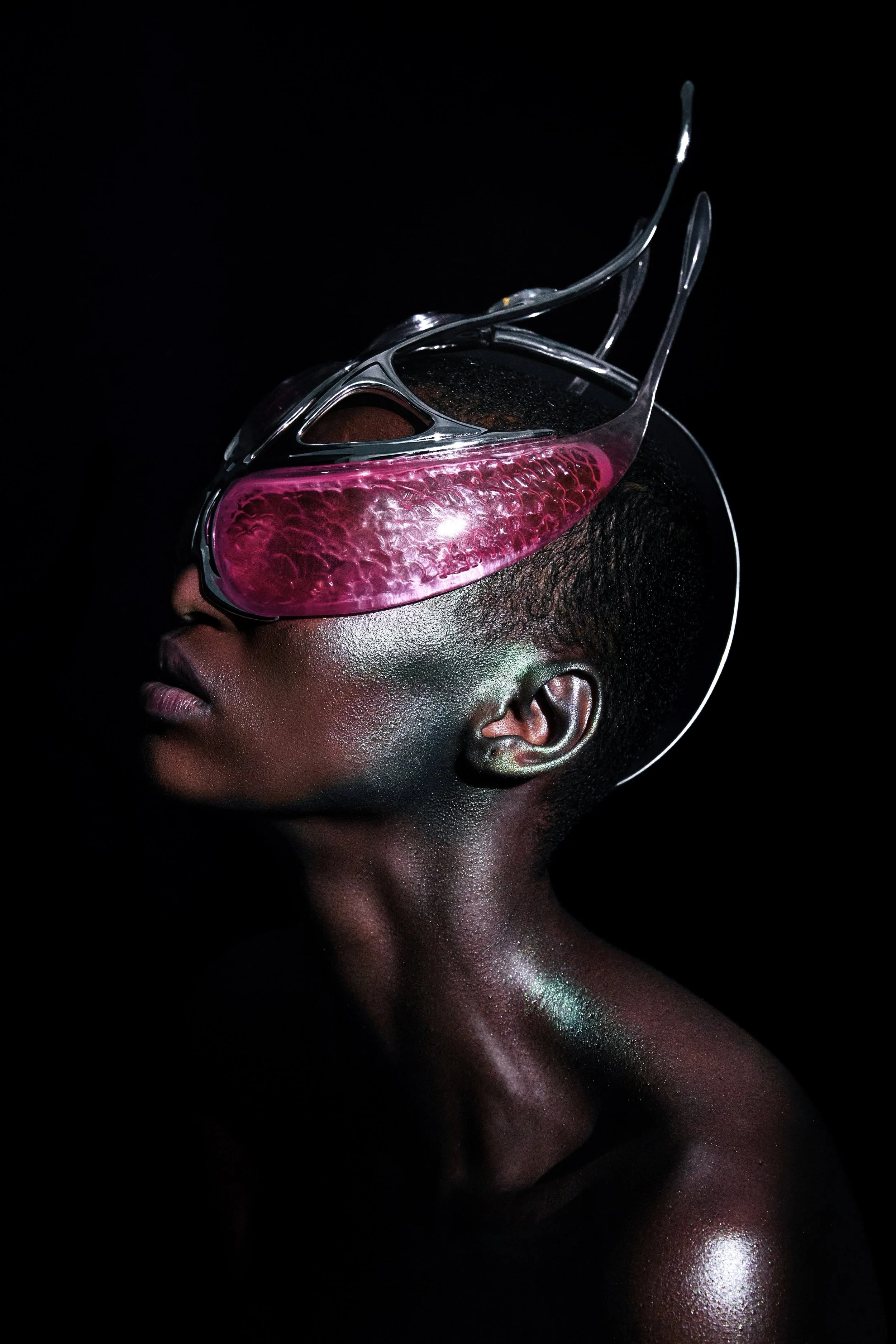 KyraXu_DiabolonHelm_2026_ElectroplatedPLA_Plant-basedResin_UV Resin_Angelina Fusible Film_StainlessSteel_23x16x30cm_3.jpg