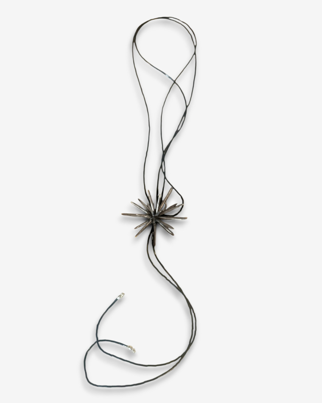 Ninimosi_BeamNecklace_2026_SterlingSilver_8x8x3cm_£590.png