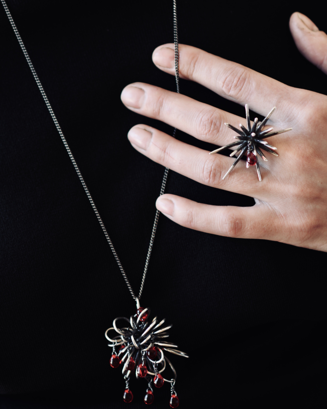 Ninimosi_InversionNecklace_model_2026_SterlingSilverAndCzechGlass_5x4x3cm_£360.png