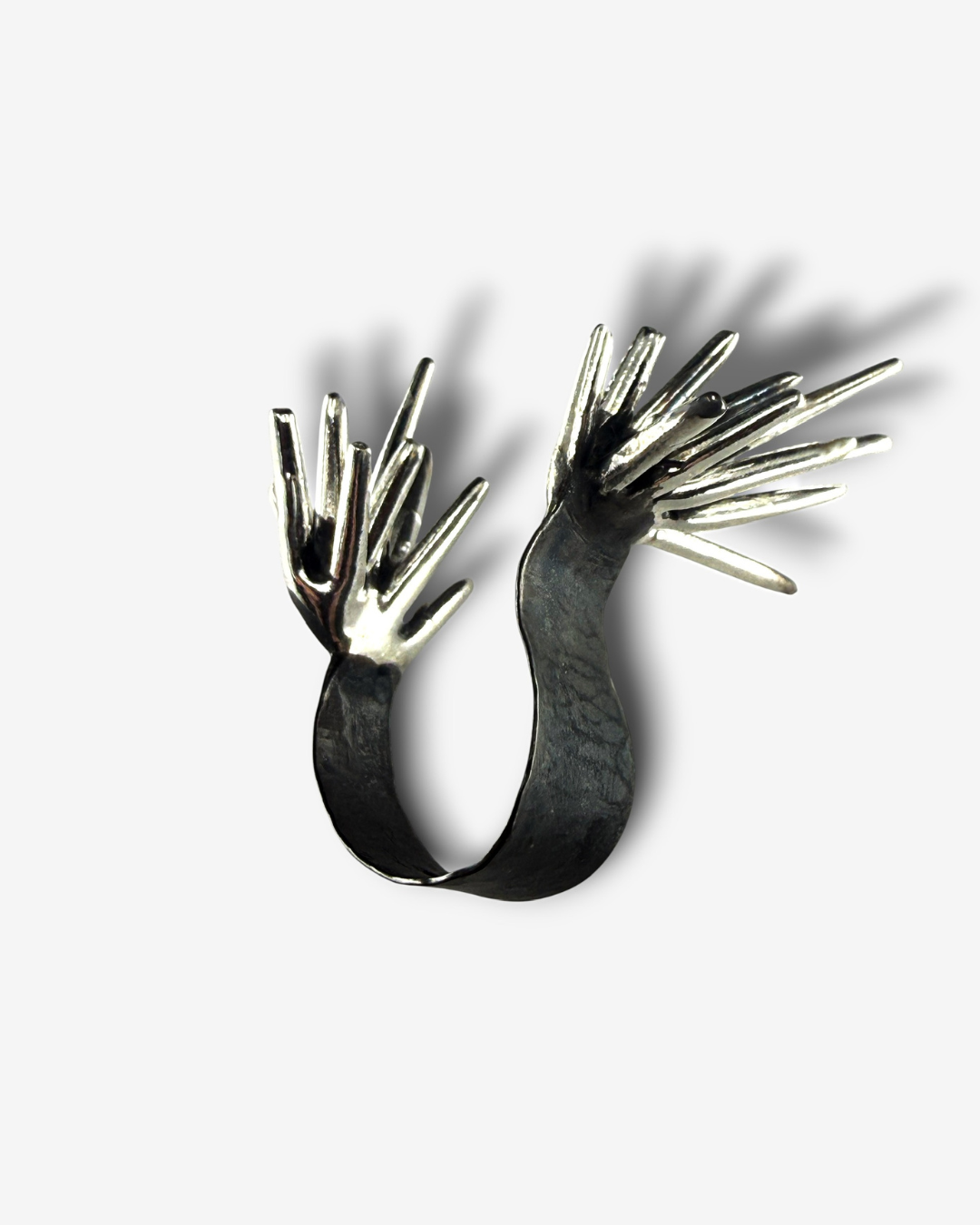 Ninimosi_BeamApartRing_2026_SterlingSilver_3x2x2cm_£240.png