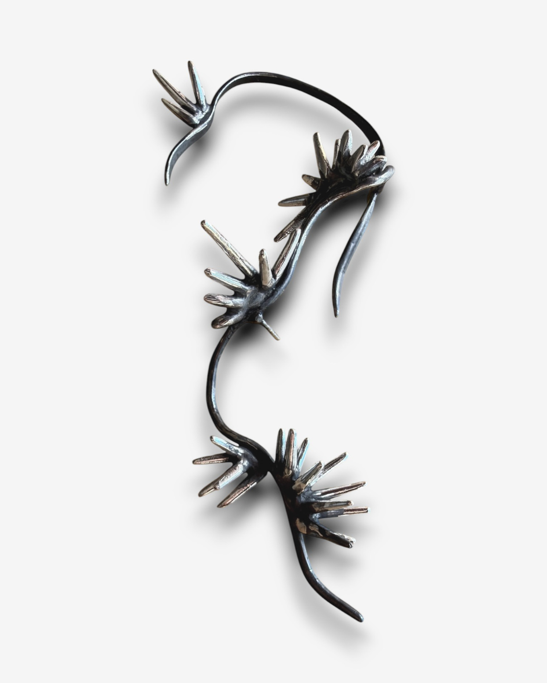 Ninimosi_BeamEarCuff_2026_SterlingSilver_8x5x1cm_£350.png