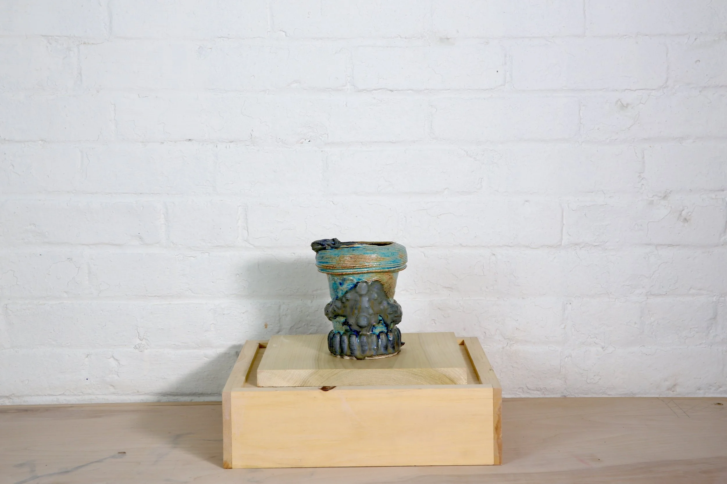 AnaPopescu__WhoIsInLoveandLeaves(Tinylustreturquoise)_2024_StonewareGlazeInGlazeLustre_14x11.5cm_£570_DETAIL1.jpeg