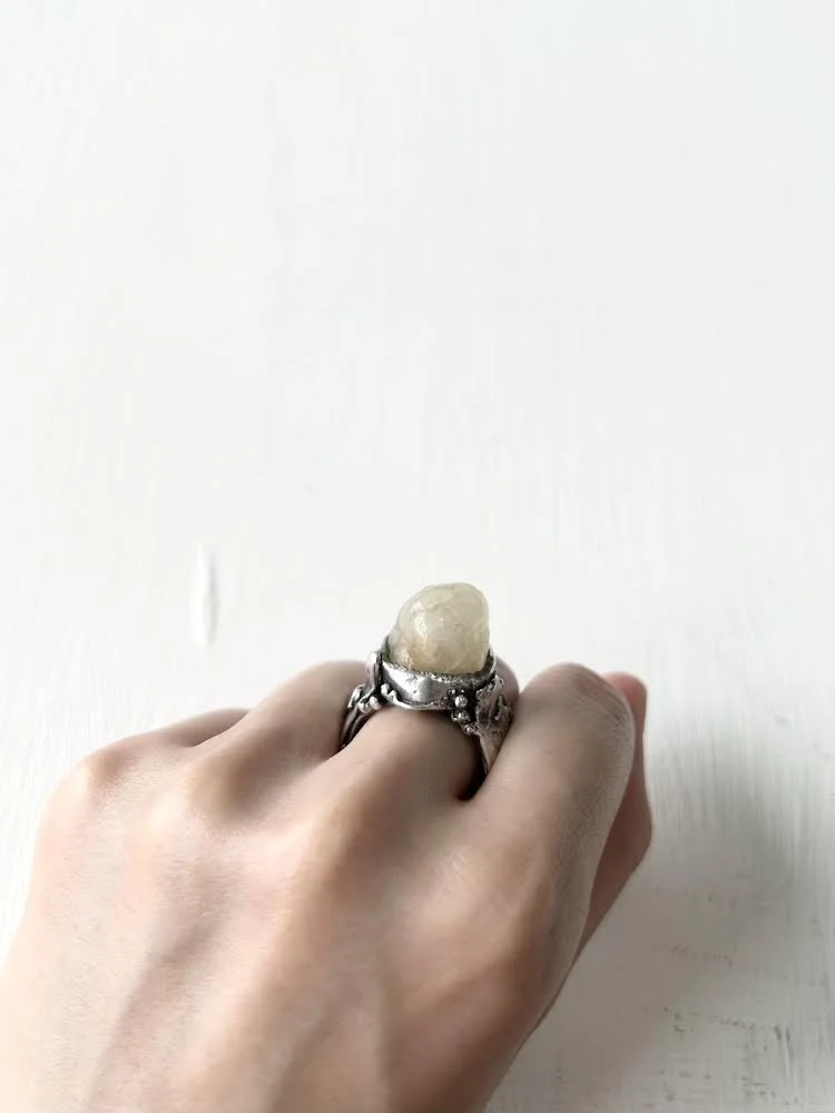 SHOP_SZU YIN WANG_ MAN WITH CROWN7.JPG