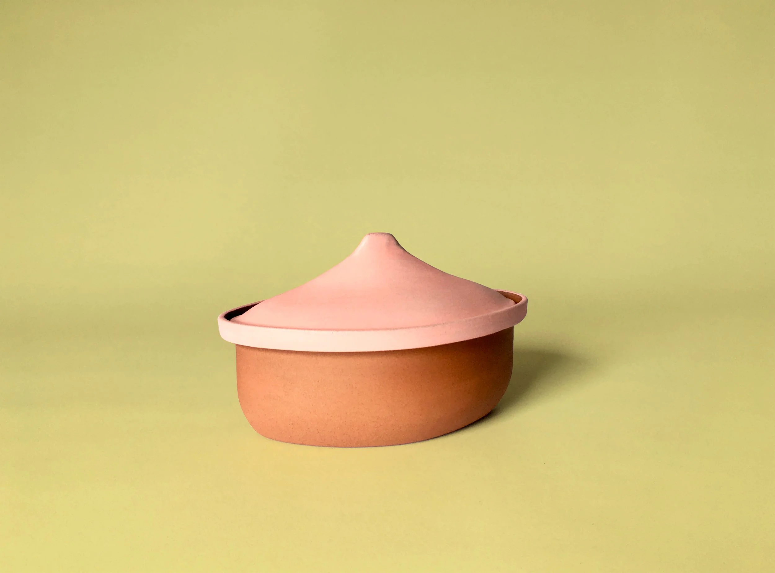 DennisBlatchleyCeramics_largeovalterracottaliddedsideservingdishinpink_2025_slipcastterracottaceramic_14cmhx13cmwx21cml_£50.jpg