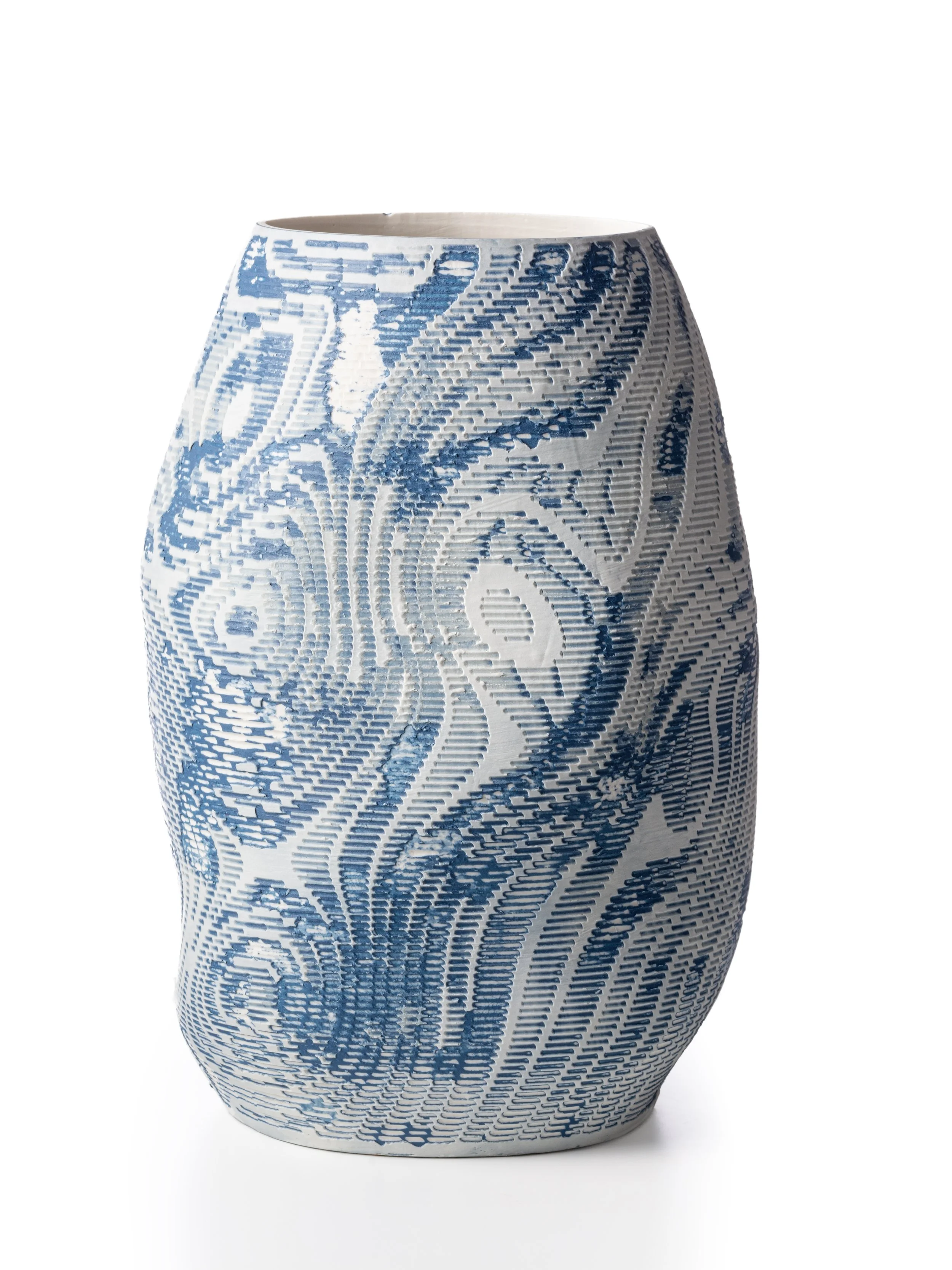 JUENGERKUEHN_Soft-Touch-Vase-2_2024_Porcelain_22x17x17cm_£700_img10.jpg