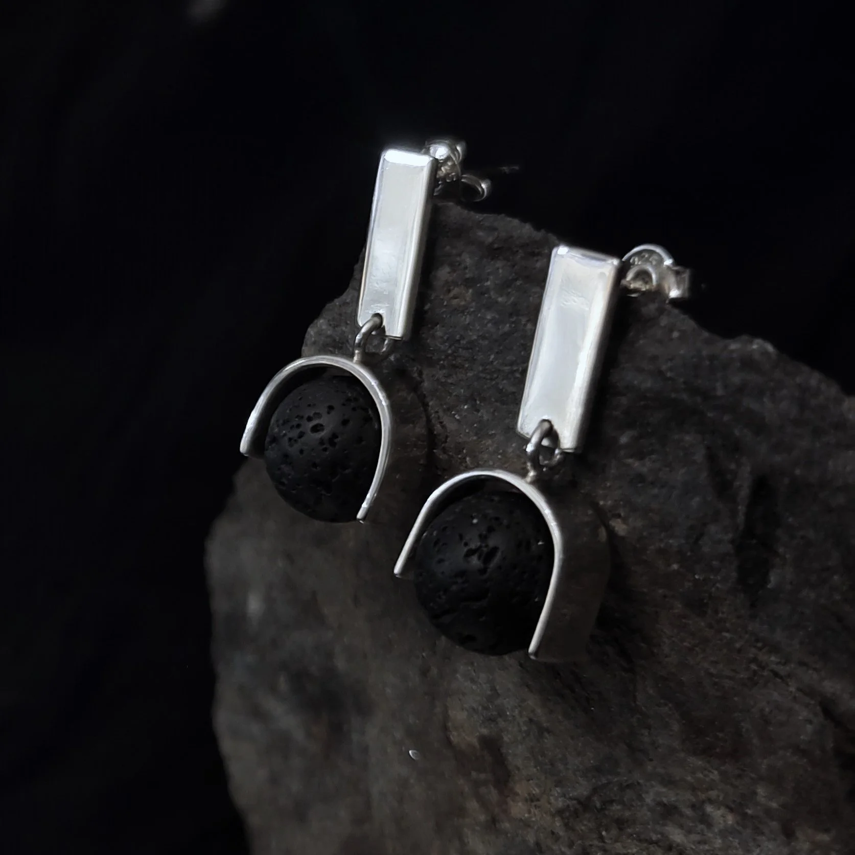shop_hannakivelae_newmoonearrings1.jpg