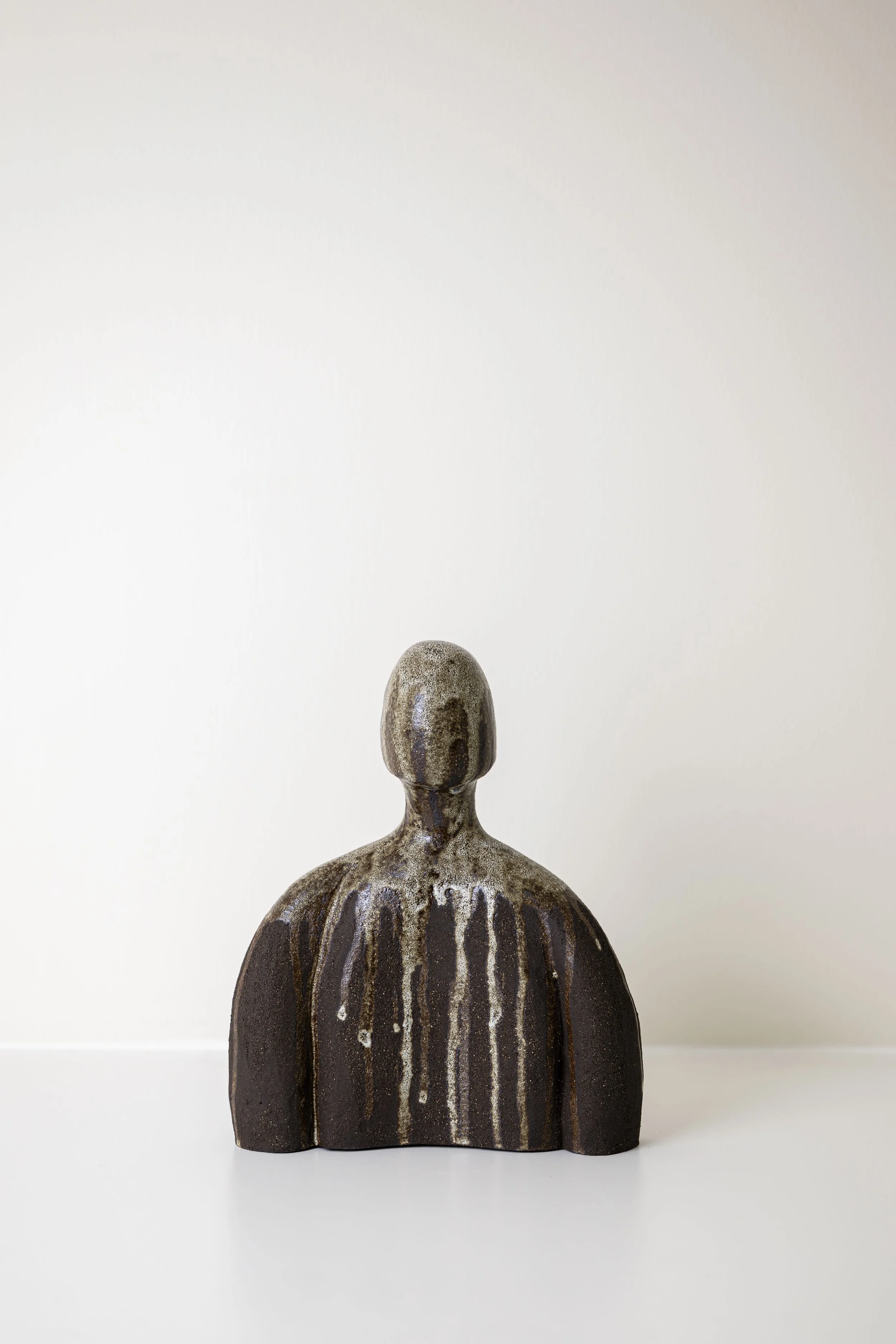 StephanieLangard_SilentFigure6_2025_Ceramics_H25xW20xD7_1100£_1.jpg