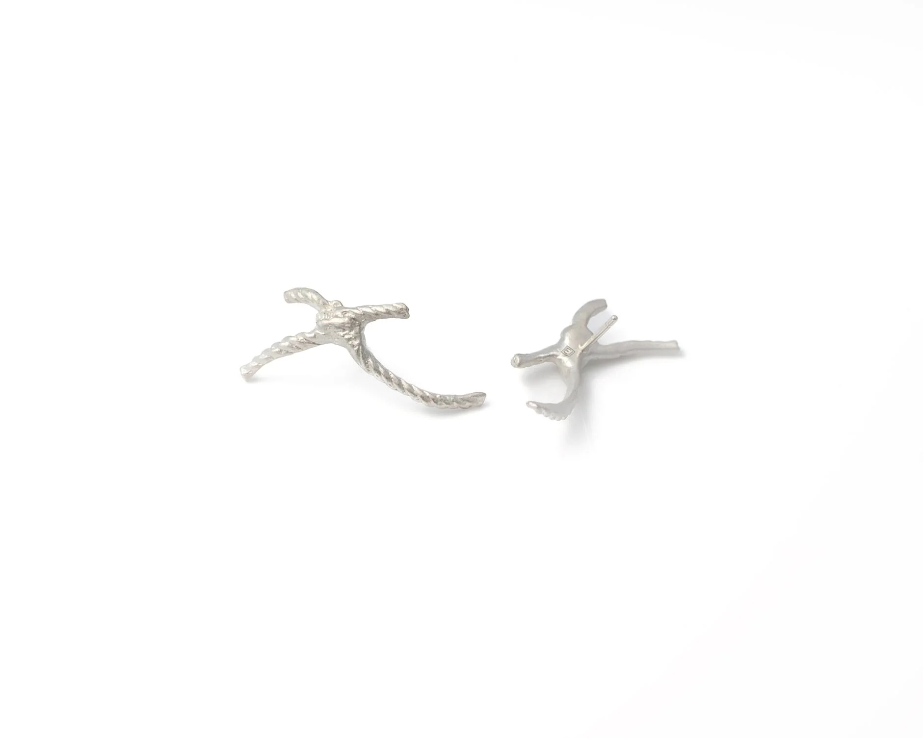 SHOP_ELLE_IRWIN_SNAG_EARRING_2.jpg