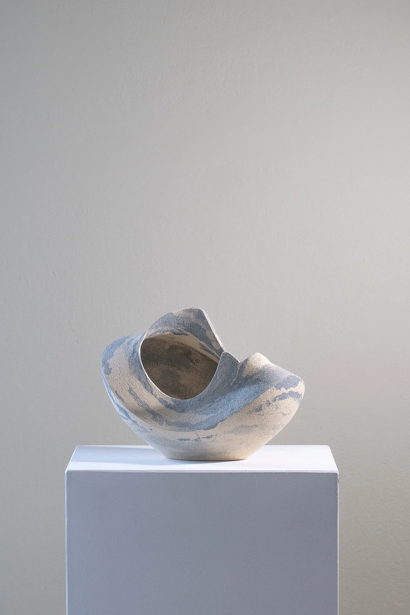ChousCeramics_AphrosI_2025_MarbledStoneware_16.5x23.5x18cm_ £350_image1.jpg