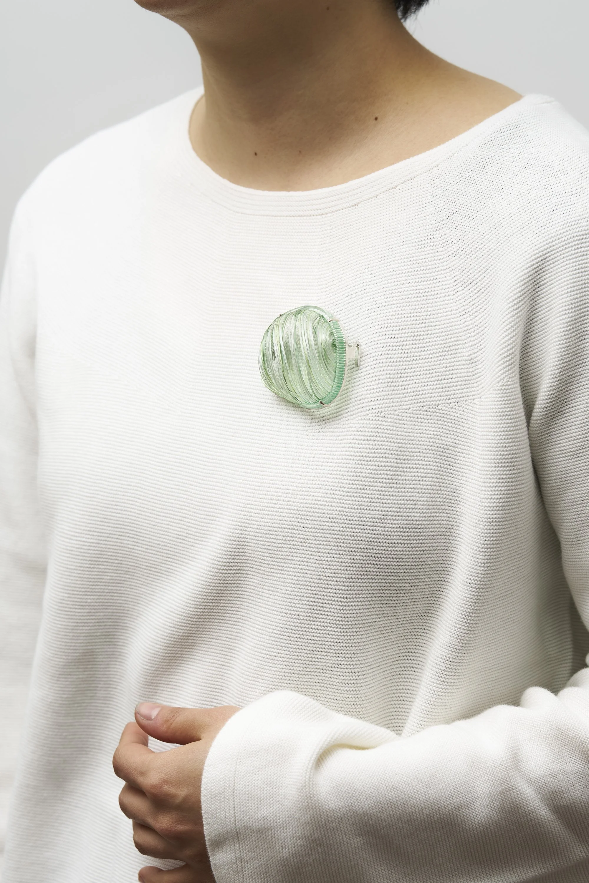 SHOP_YUKA TANIAI_Glimmer Brooch_3.jpg