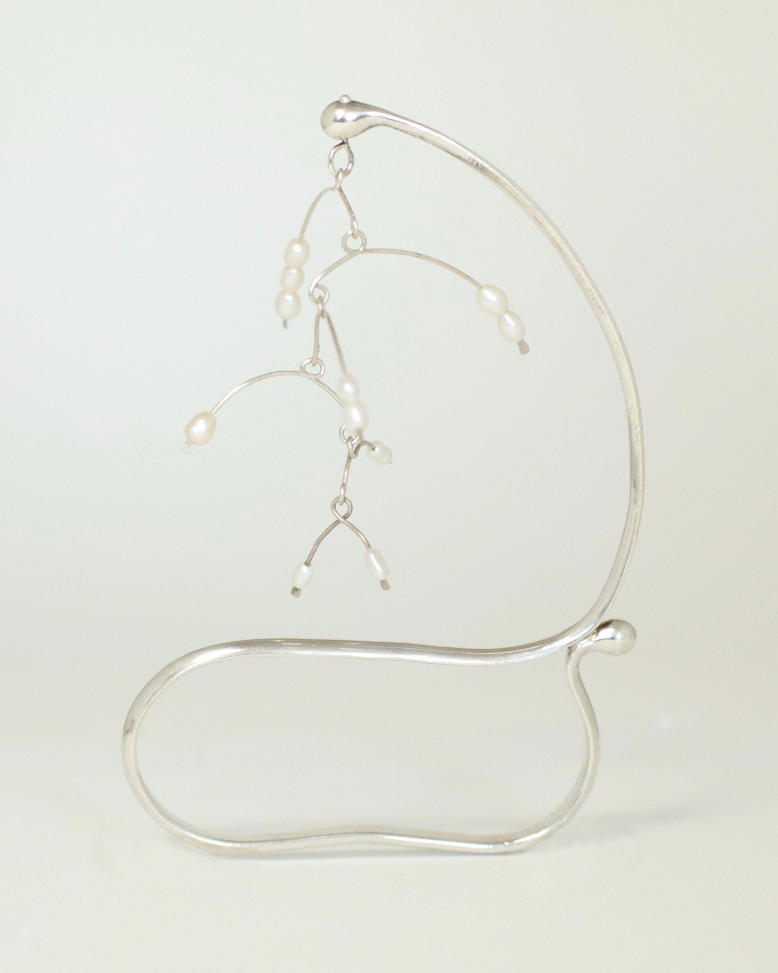 Sophie Kissin_large rice pearl balance ring on white.jpeg