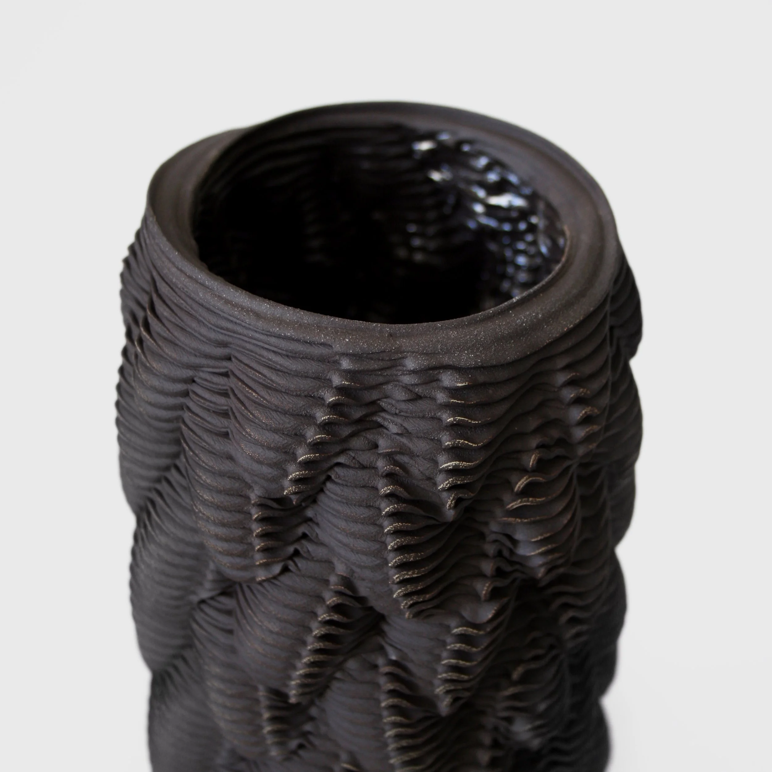 DragAndDrop_Swilt_2024_3dPrintedCeramic_10x10x22_£85_2.jpg