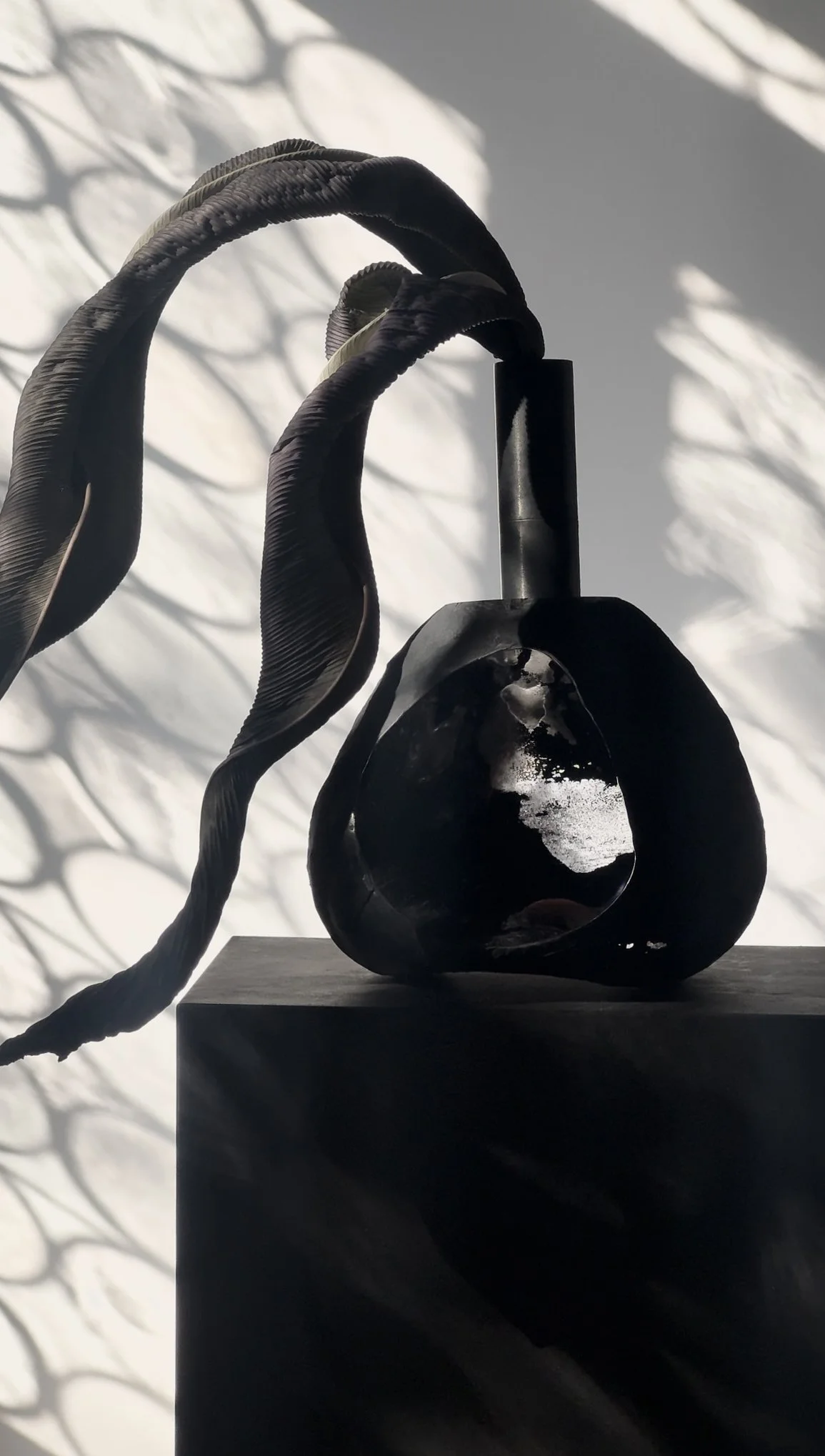 ERLANDS & BAI BAI_DARKVASE HER_EB WeightLight series_.jpg