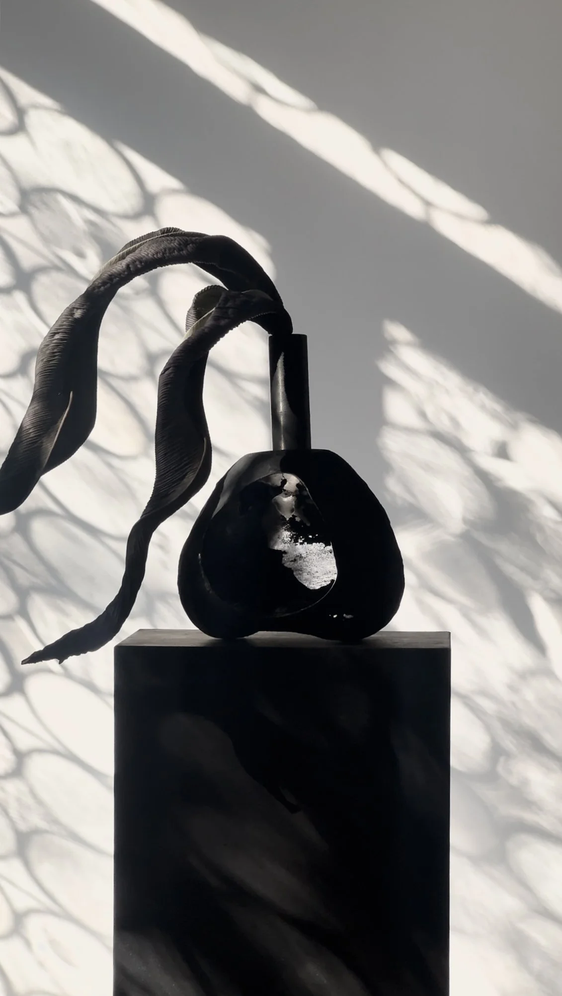 ERLANDS & BAI BAI_DARKVASE HER_EB WeightLight series__.jpg