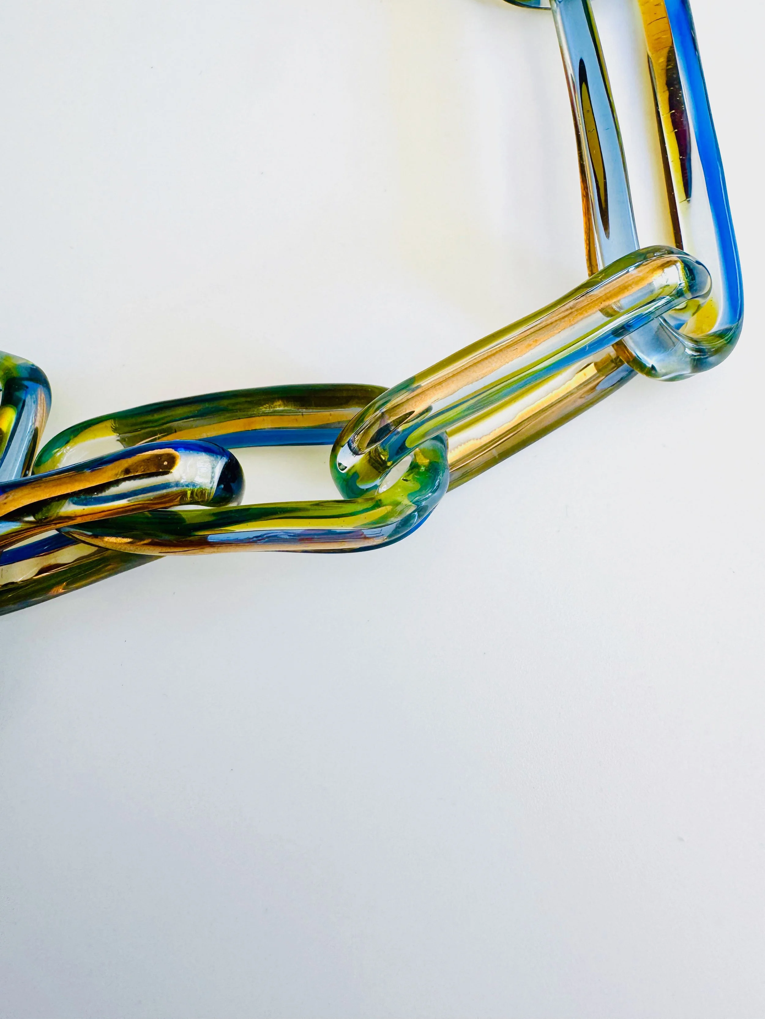 JukjuGlass_ContinuumNecklace3_2026_BorosilicateGlassAndGoldLustre_100x2x2cm_£320.jpeg