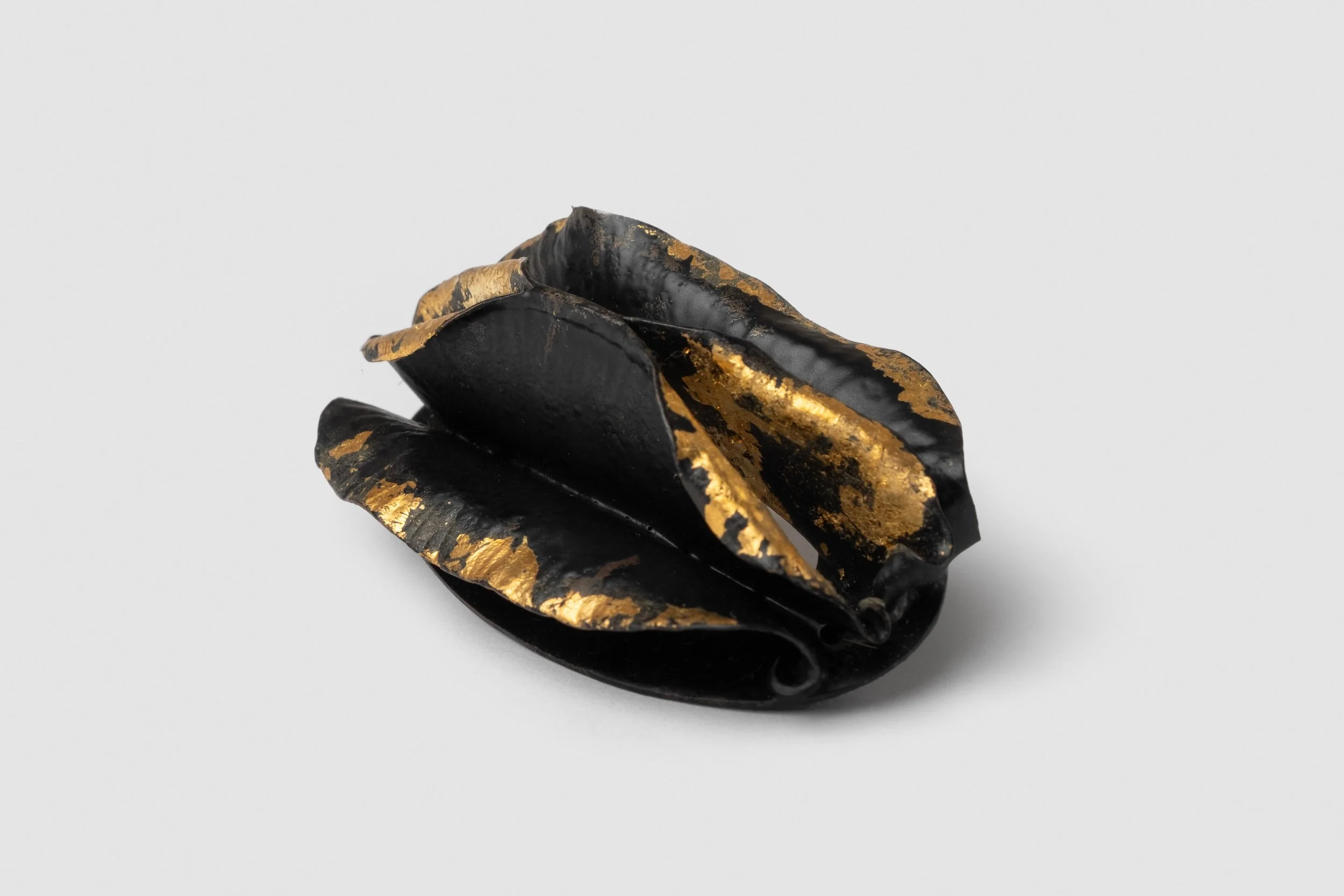 SHOP_SANDRABOSTOCK_BROOCHBLACK&GOLD.jpg