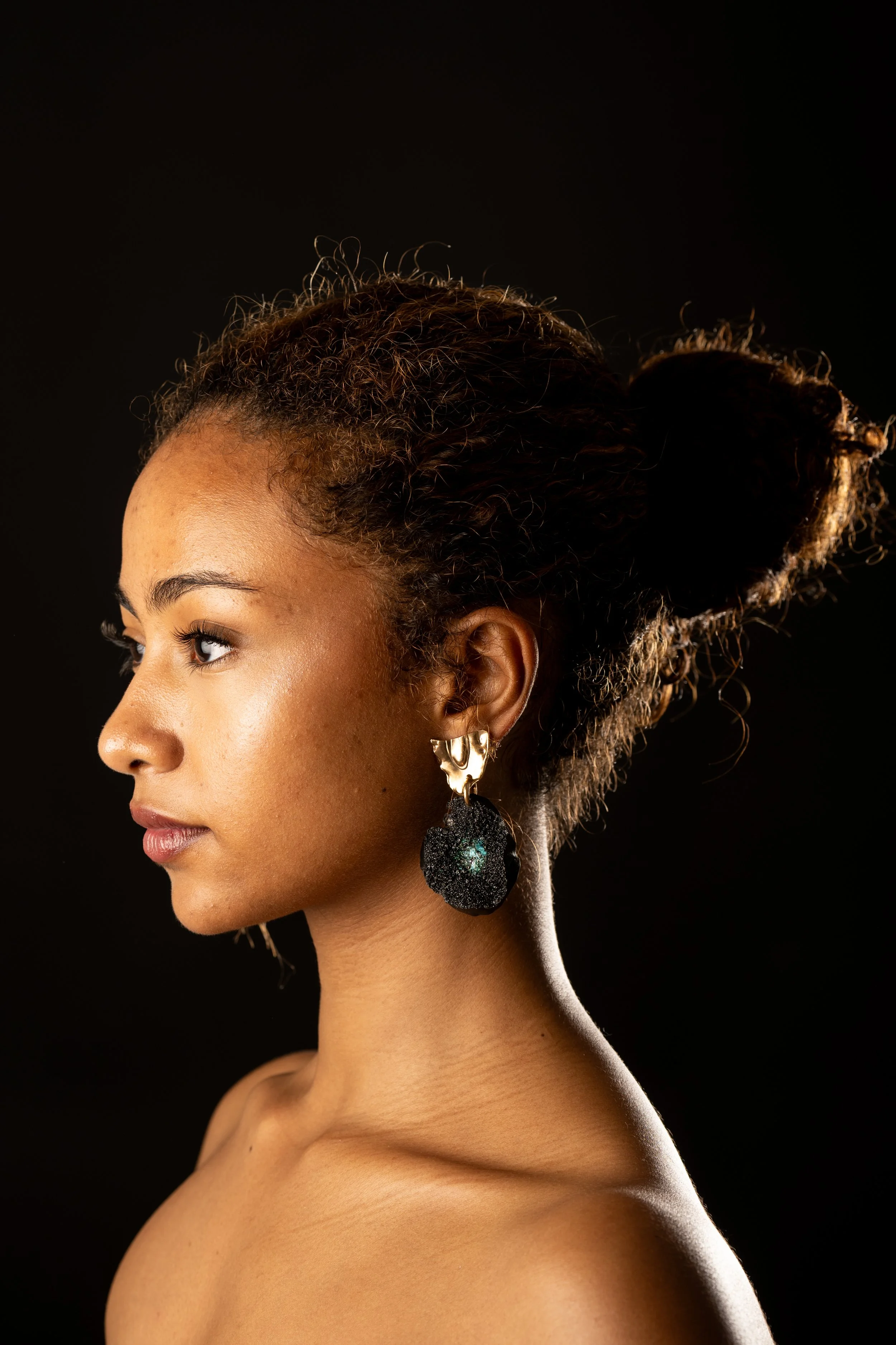 ELISAMATTONAI_InnerCratersBlackEarrings1.jpg