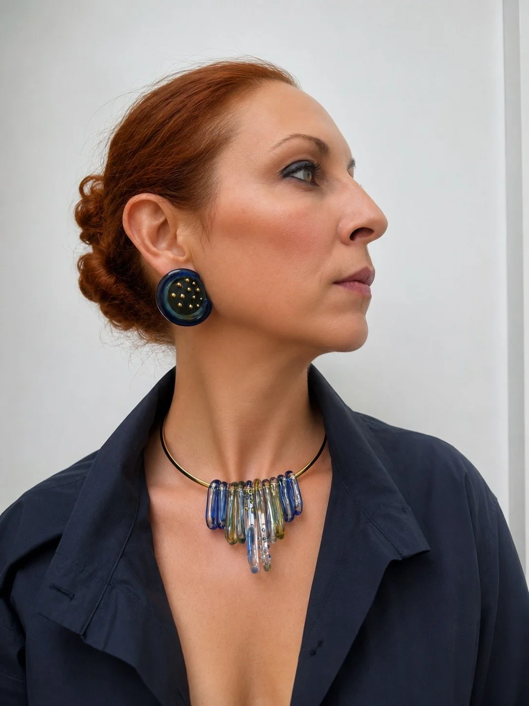 JukjuGlass_PendulumChoker2_2026_BorosilicateGlassAndGoldPlatedStainlessSteel_13x18x1.7cm_£180.jpeg