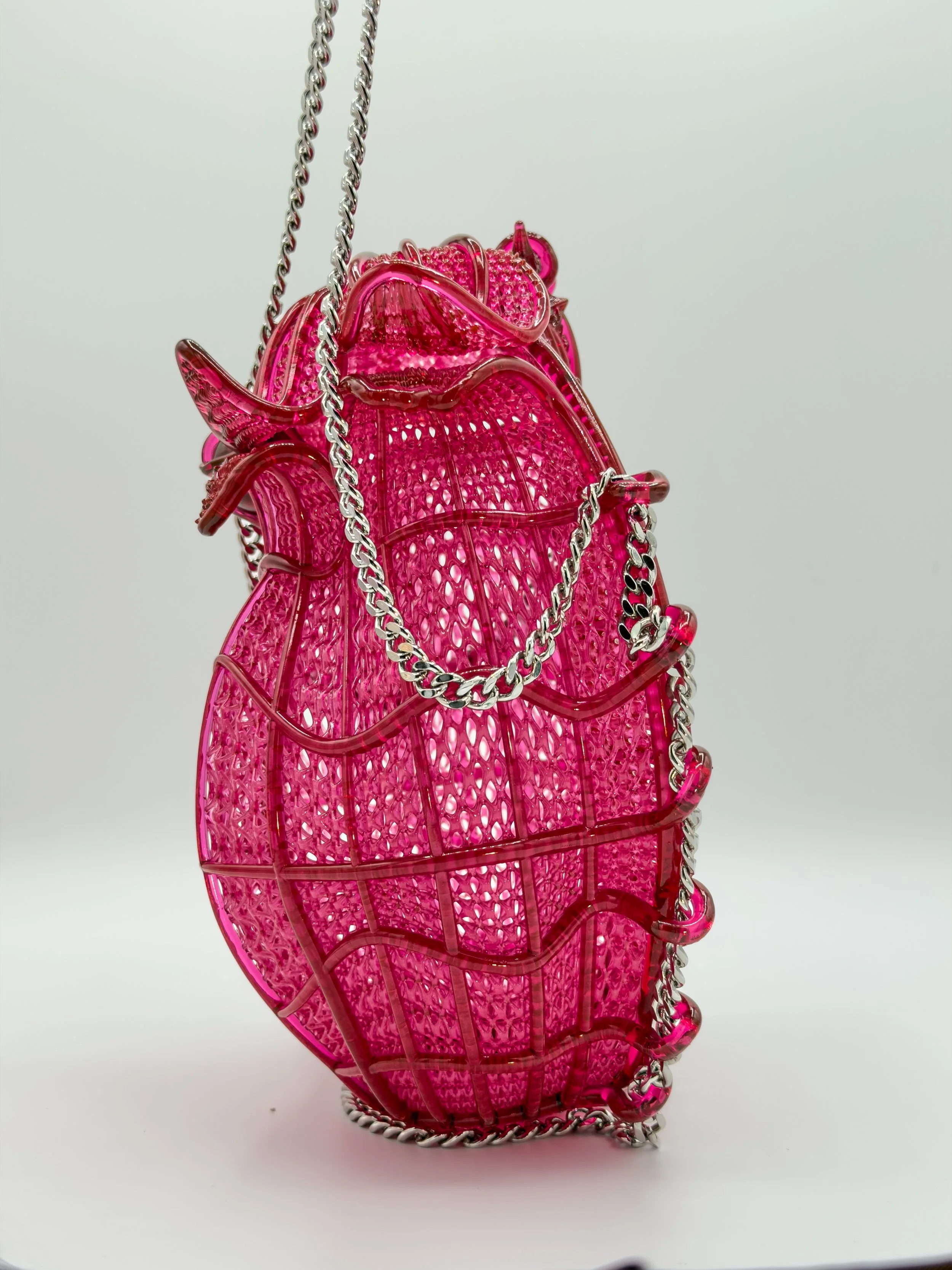 FernandaPovoa_ExofloraCarapax_2025_Plant-BasedResinandSteelChain_22x19x11cm_£750 (8).jpg