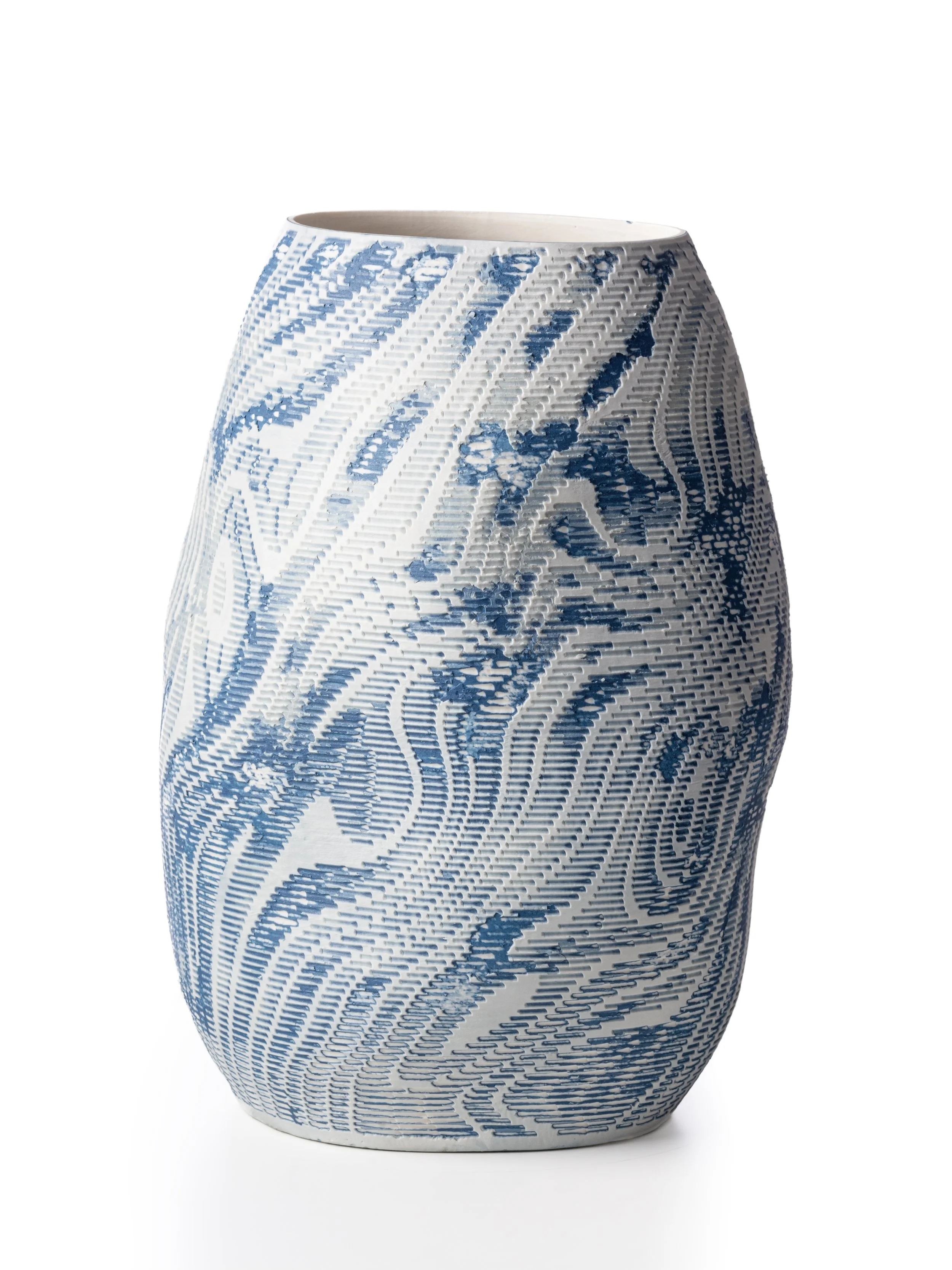 JUENGERKUEHN_Soft-Touch-Vase-2_2024_Porcelain_22x17x17cm_£700_img15.jpg
