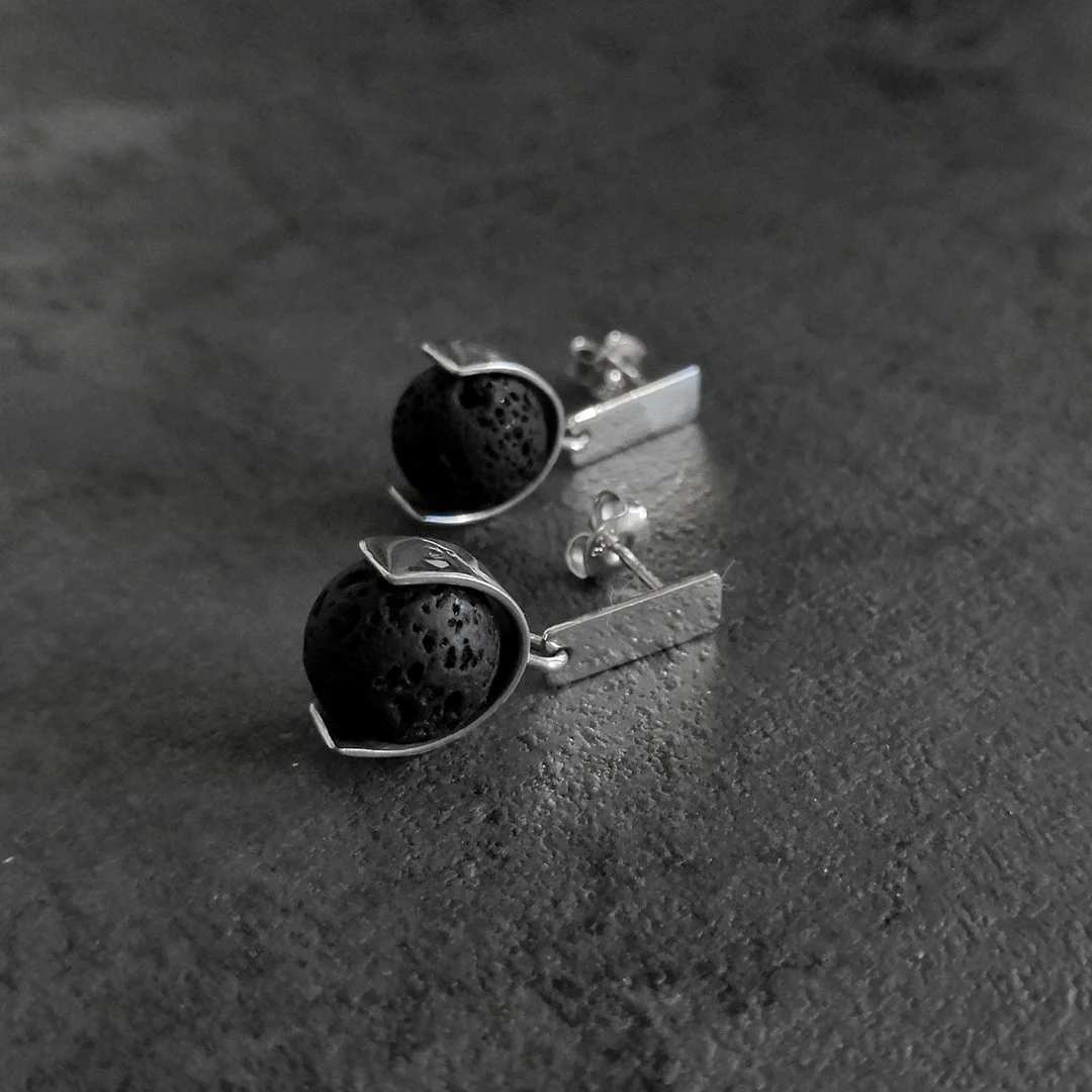shop_hannakivelae_newmoonearrings3.jpg