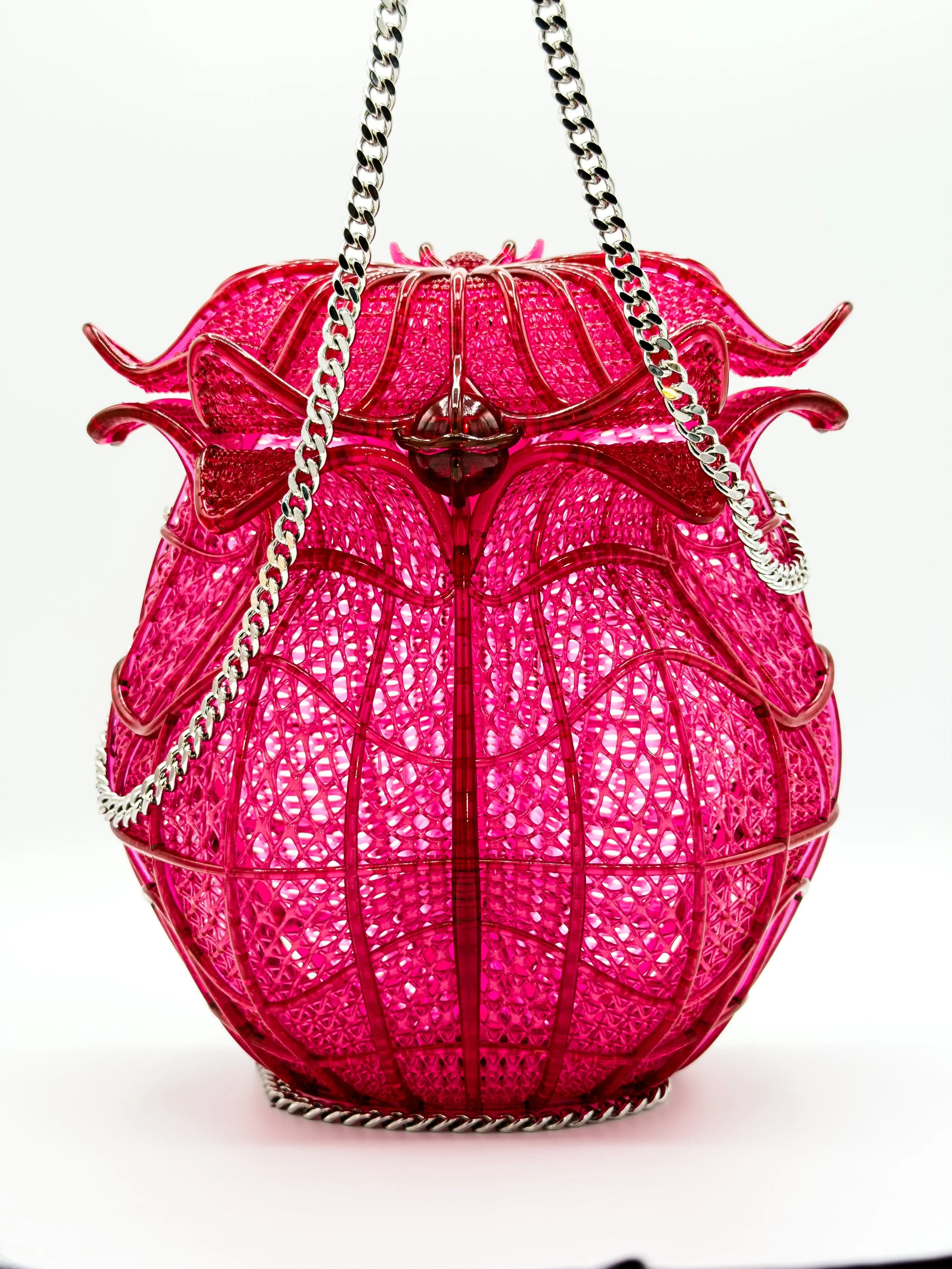 FernandaPovoa_ExofloraCarapax_2025_Plant-BasedResinandSteelChain_22x19x11cm_£750 (6).jpg