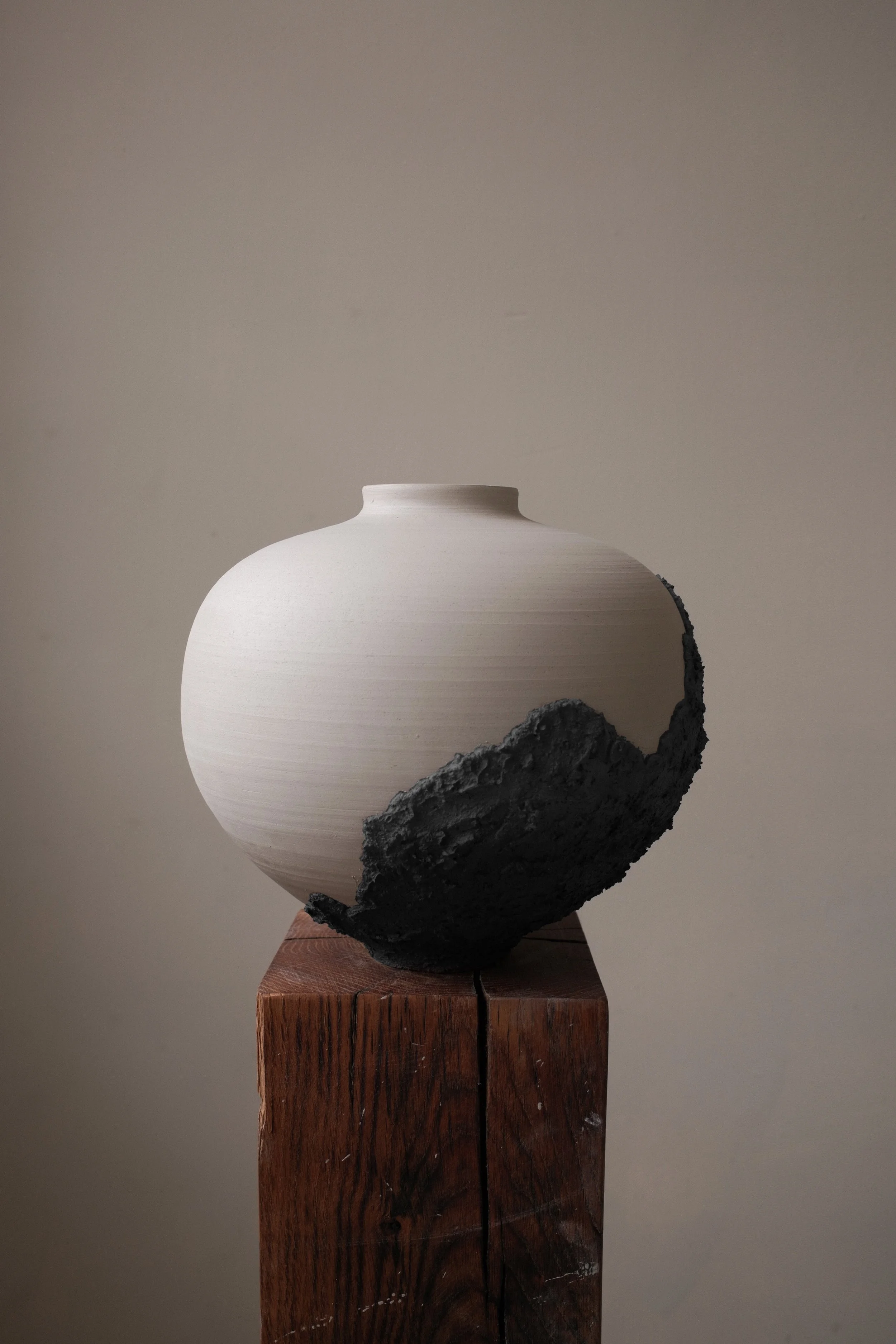 NickLee_Layer I_2025_clay_23x23x28cm_£2280.jpg