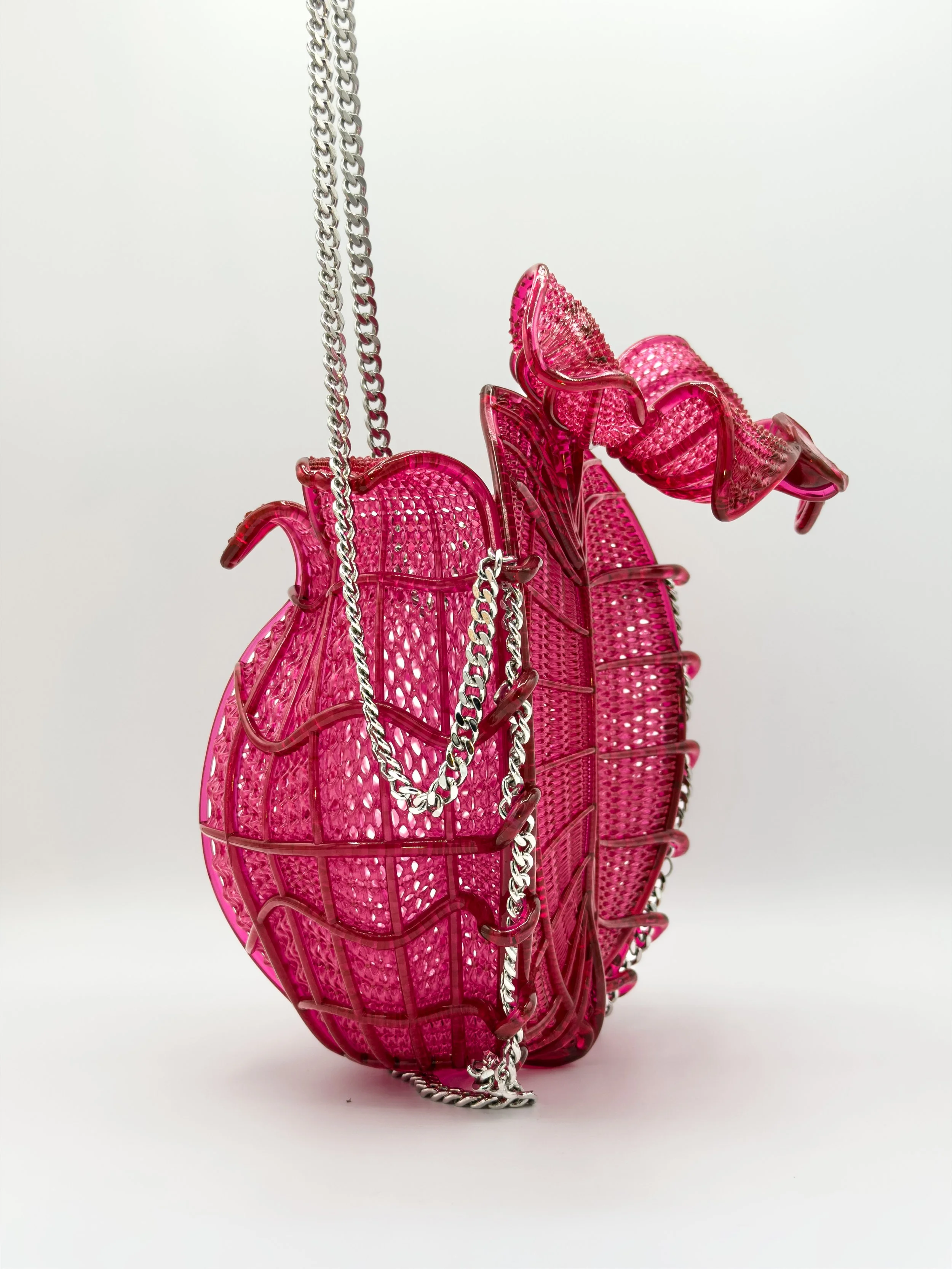 FernandaPovoa_ExofloraCarapax_2025_Plant-BasedResinandSteelChain_22x19x11cm_£750 (3).jpg