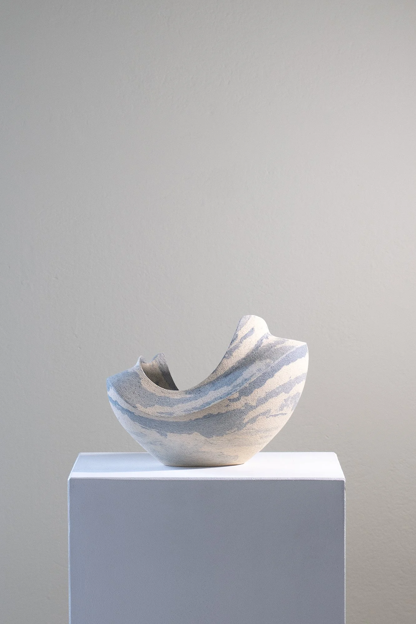 ChousCeramics_AphrosI_2025_MarbledStoneware_16.5x23.5x18cm_ £350_image2.jpg