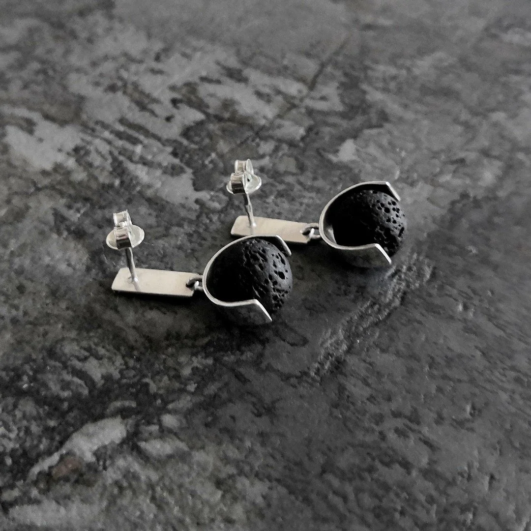 shop_hannakivelae_newmoonearrings2.jpg