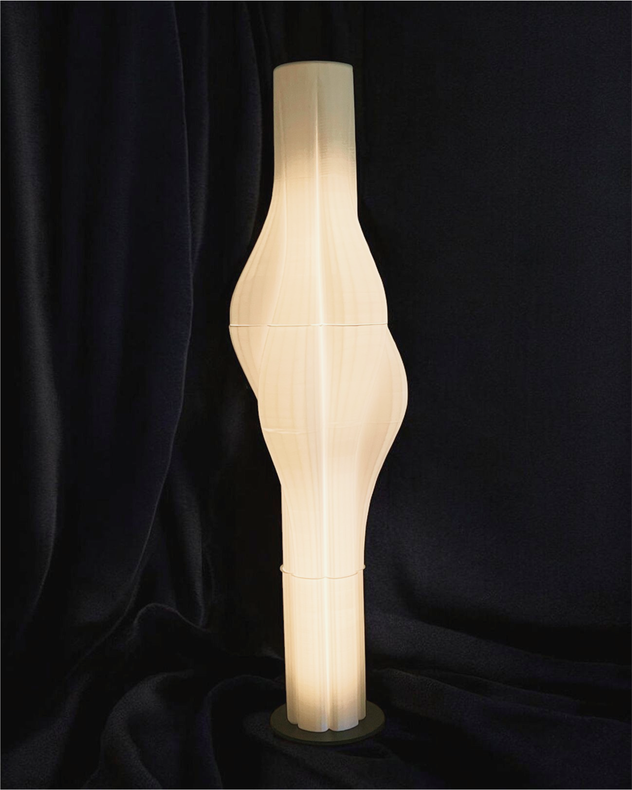 SamuelBelaisch_Lampe Divergence 0X_2023_3DPrint_40x40x120_1000£.png