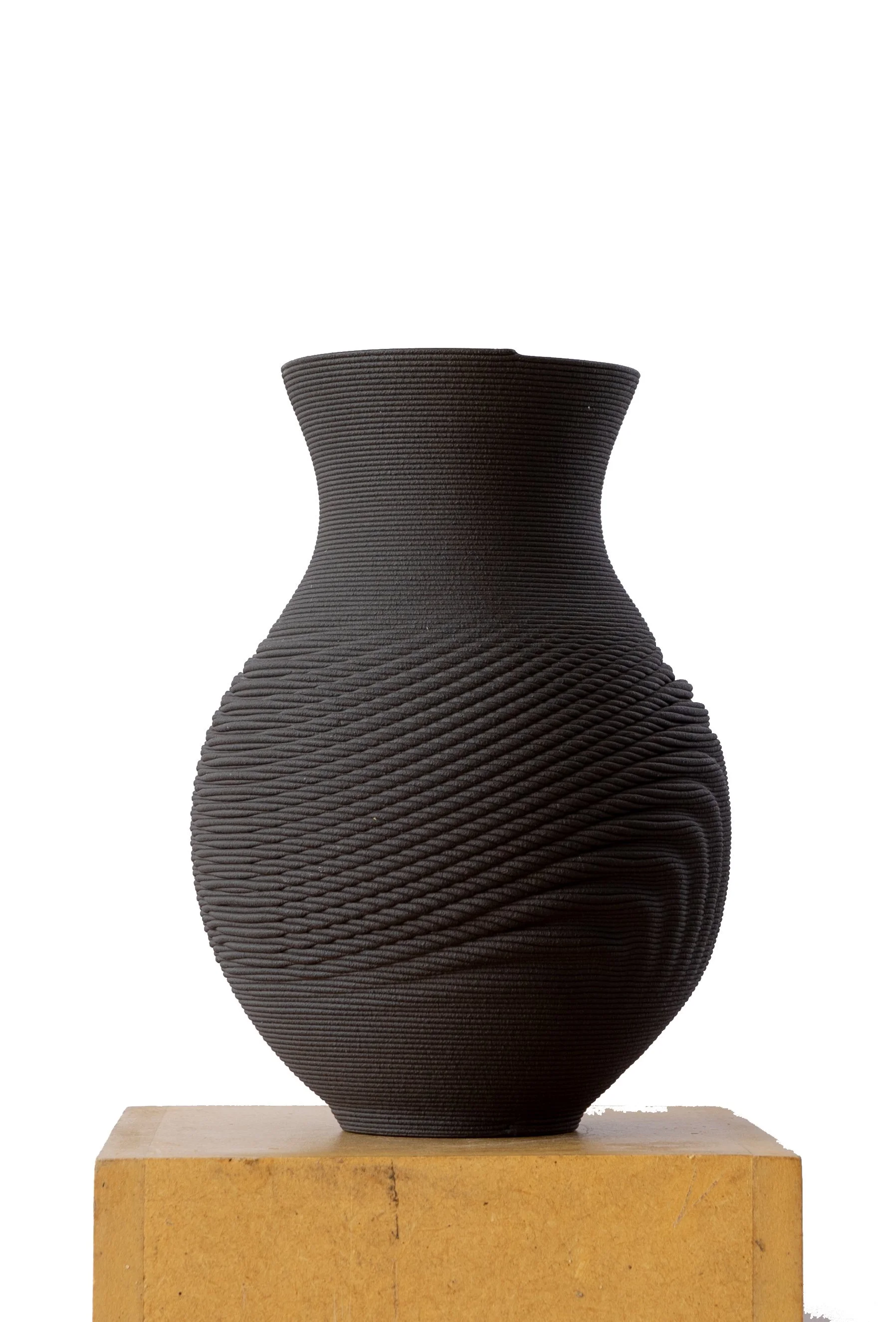 DanielValenciaFerrá_Pelike_S_02_2021_3DprintedBlackStoneware_200x120mm_90€.jpg