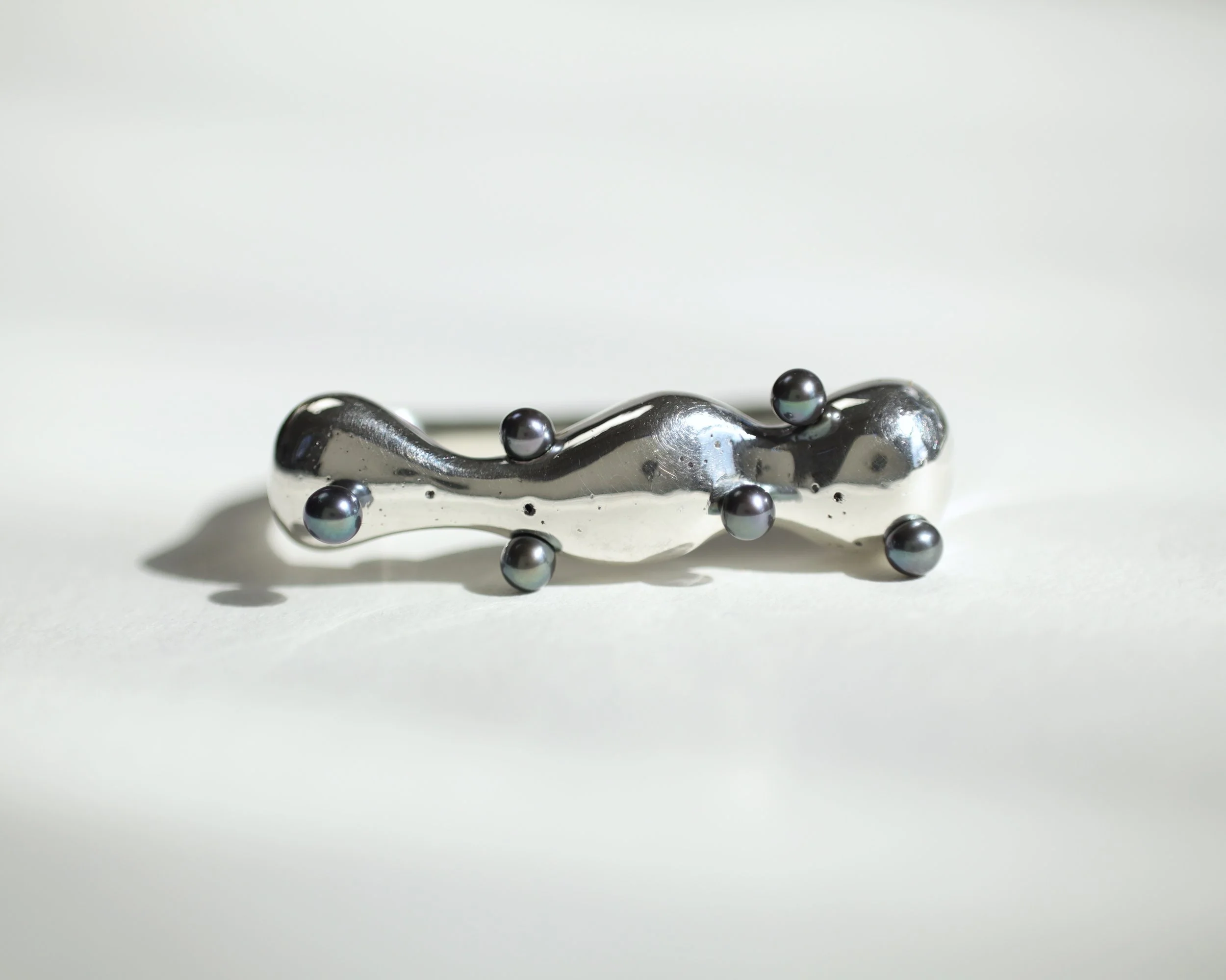 Sophie Kissin_Undulation ring front face.JPG