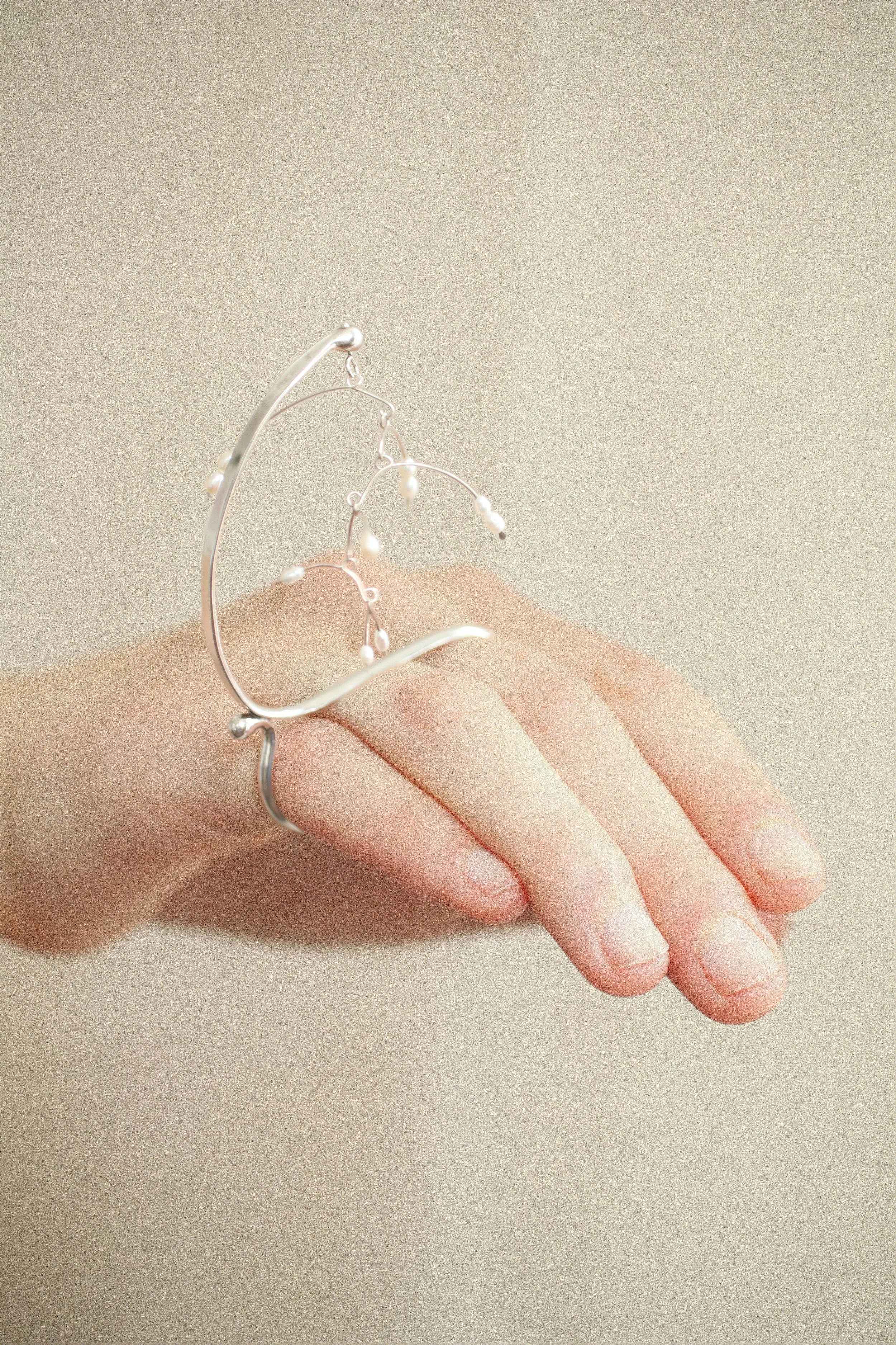 Sophie Kissin_large pearl balance ring 3.jpeg