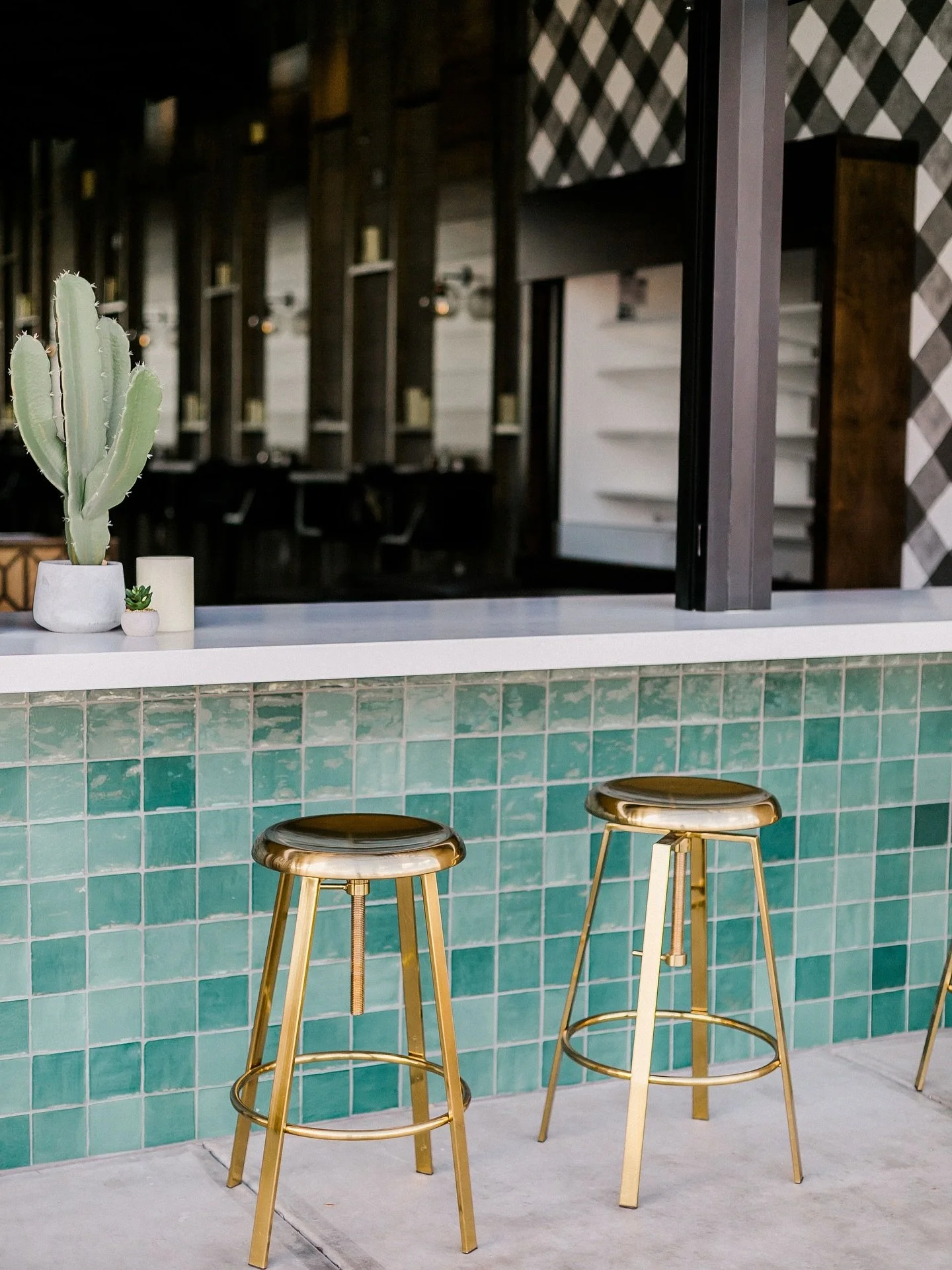 Wallpaper Wednesday ✨
A bold statement in black and white for Spinato’s Pizzeria — this custom geometric wallcovering brings modern energy and a hint of drama to the space. Paired with handmade zellige tile in soft sea-glass tones, the co