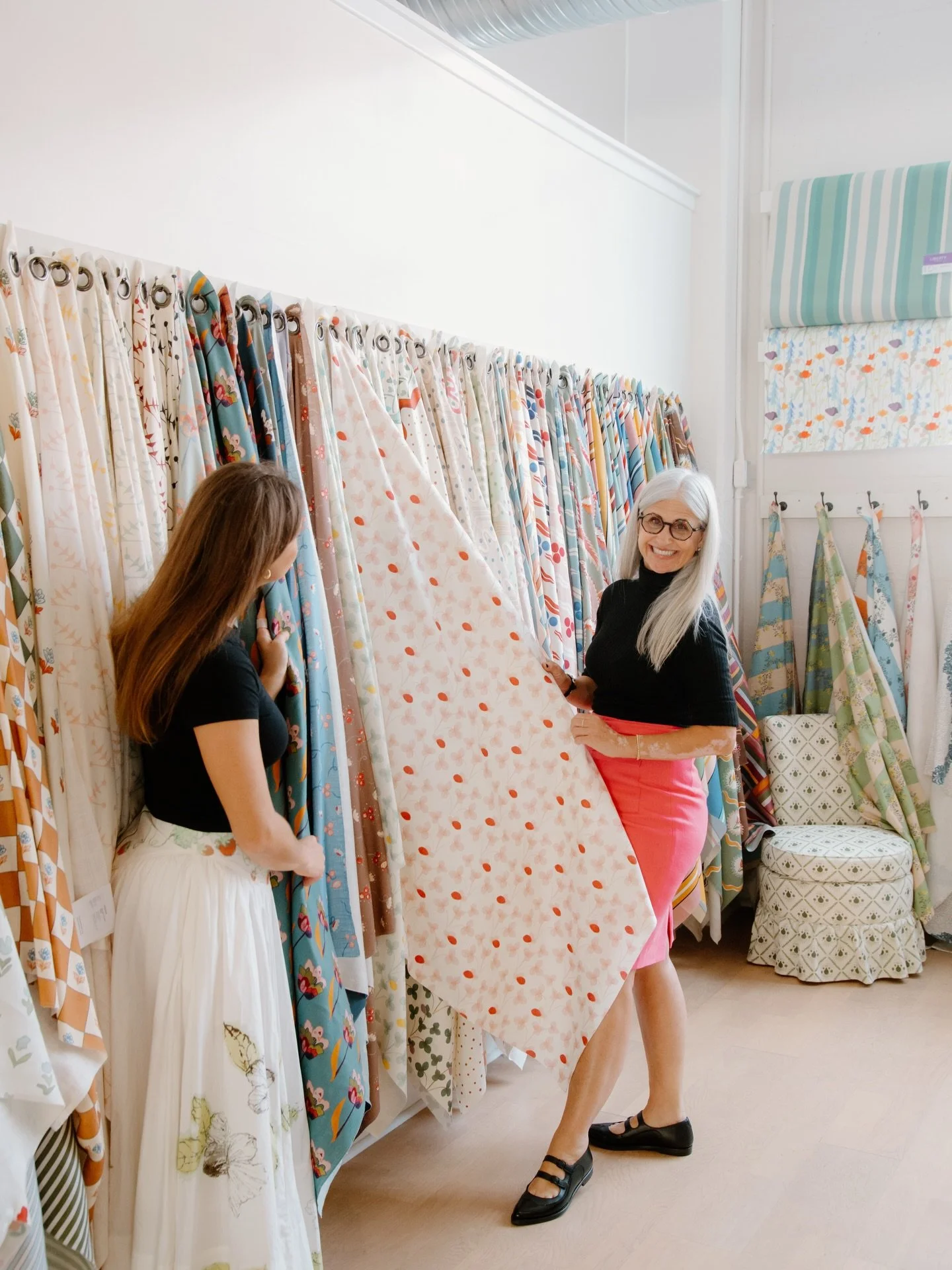 If you need me, I&rsquo;ll be lost in the fabric stacks 🎨
A perfect morning at Fritz Porter in North Charleston&mdash;layering patterns, playing with color, and dreaming up what&rsquo;s next for my clients. This is truly my happy place

Photos @kimg