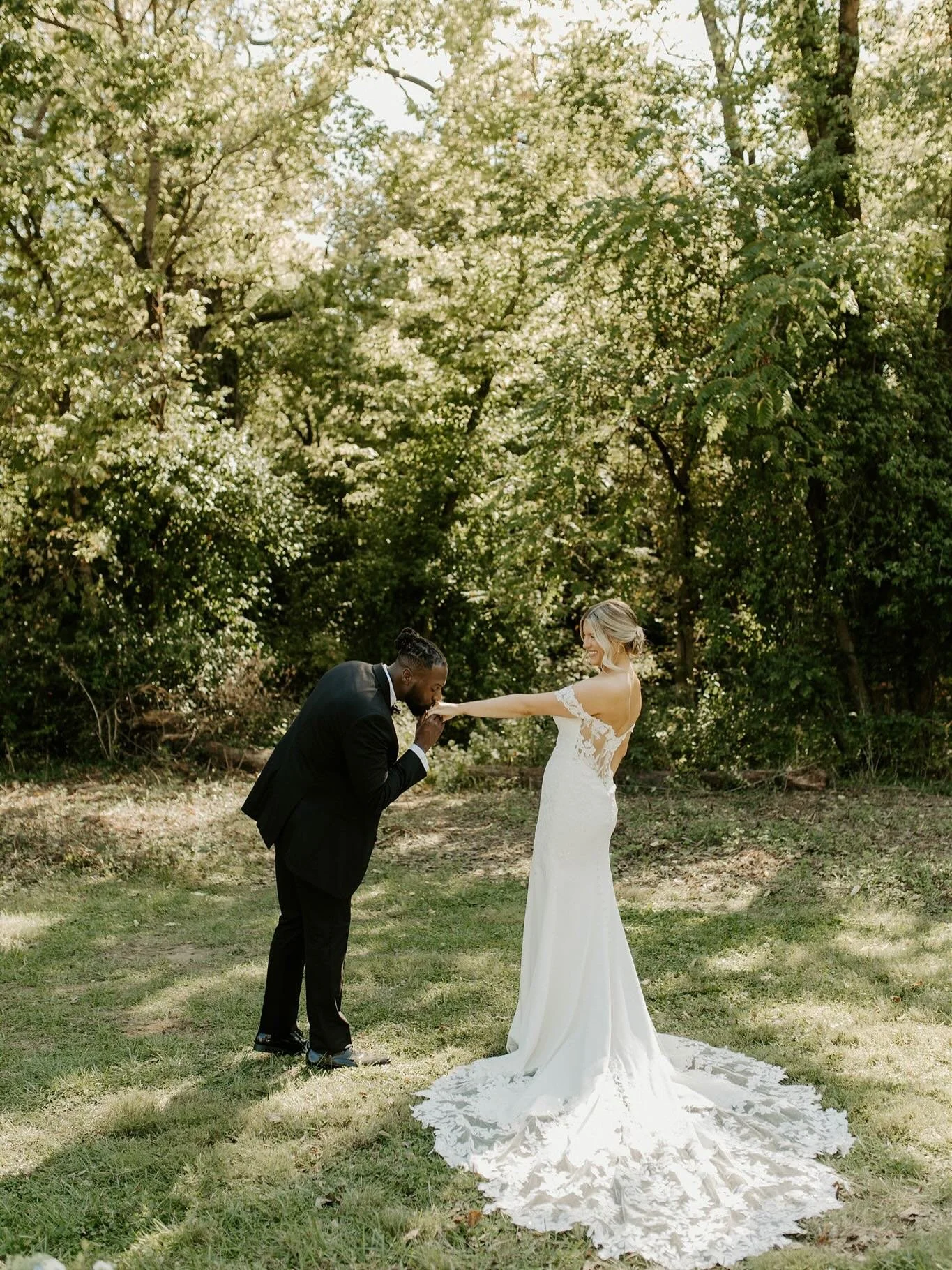 This past weekend in cinci with Jo + Devaughn! I just adore these too! They worked so hard to pull off their wedding day and they absolutely crushed it🙌🏻 Was honored they chose me to photograph all the moments🫶🏼 Also had a past couple marry them 