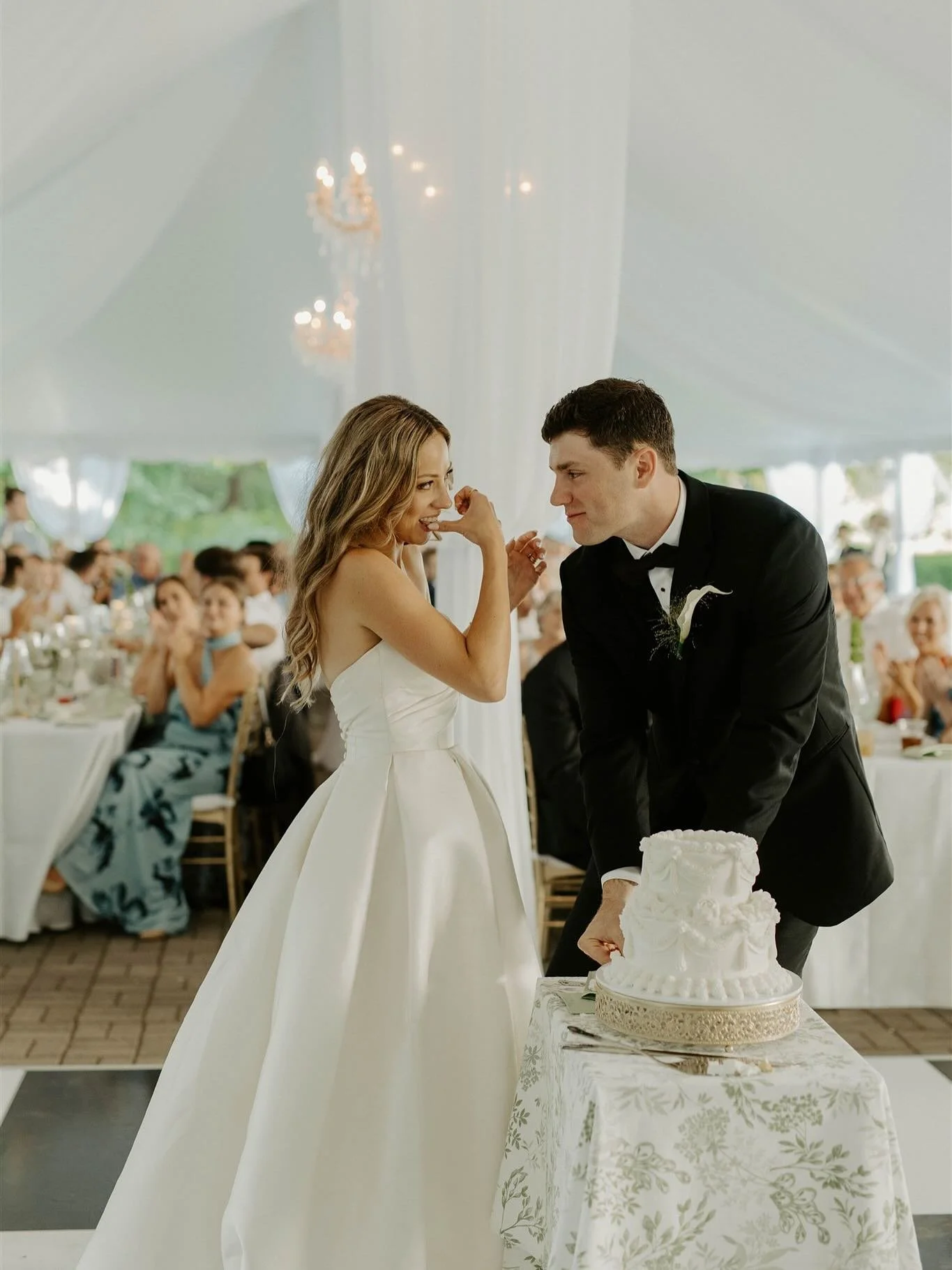 I love to catch a little glance like this🥹🤎 Just sent back Kayla + Liam&rsquo;s full gallery and these are some favs throughout that I had to share on the feed!