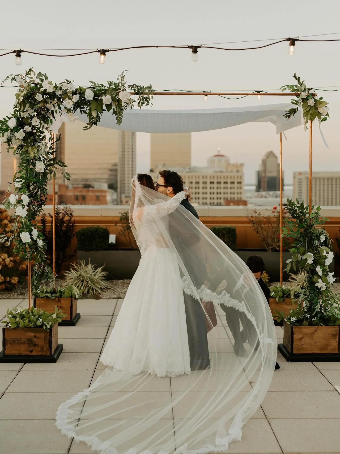 Taylor + Jordan🤍 I remember when we talked on the phone during their booking process and they asked if I was comfortable photographing their day fully documentary style, and of course I said YES! This can be intimidating because if couples + guests 
