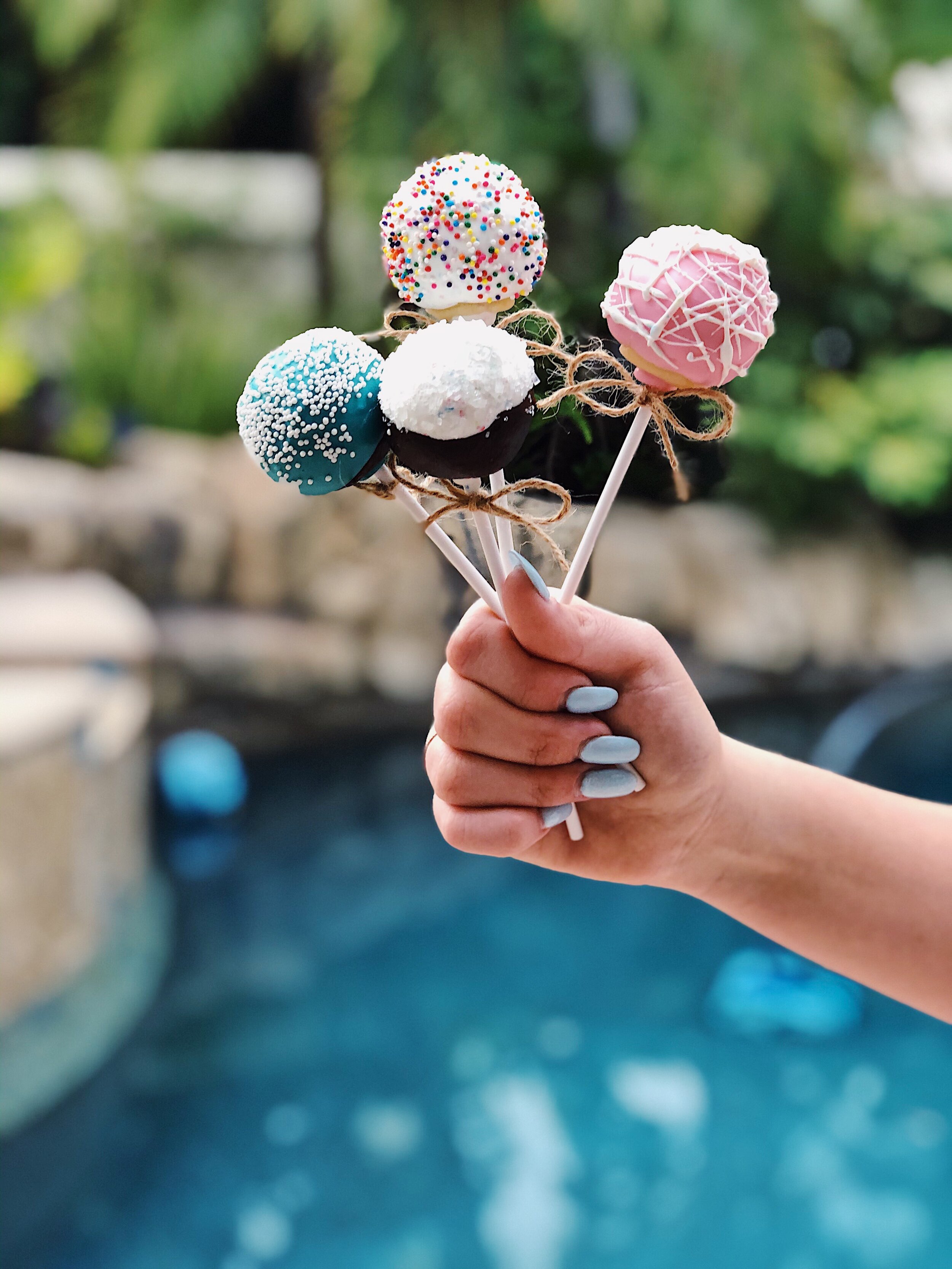 Custom Cake Pops