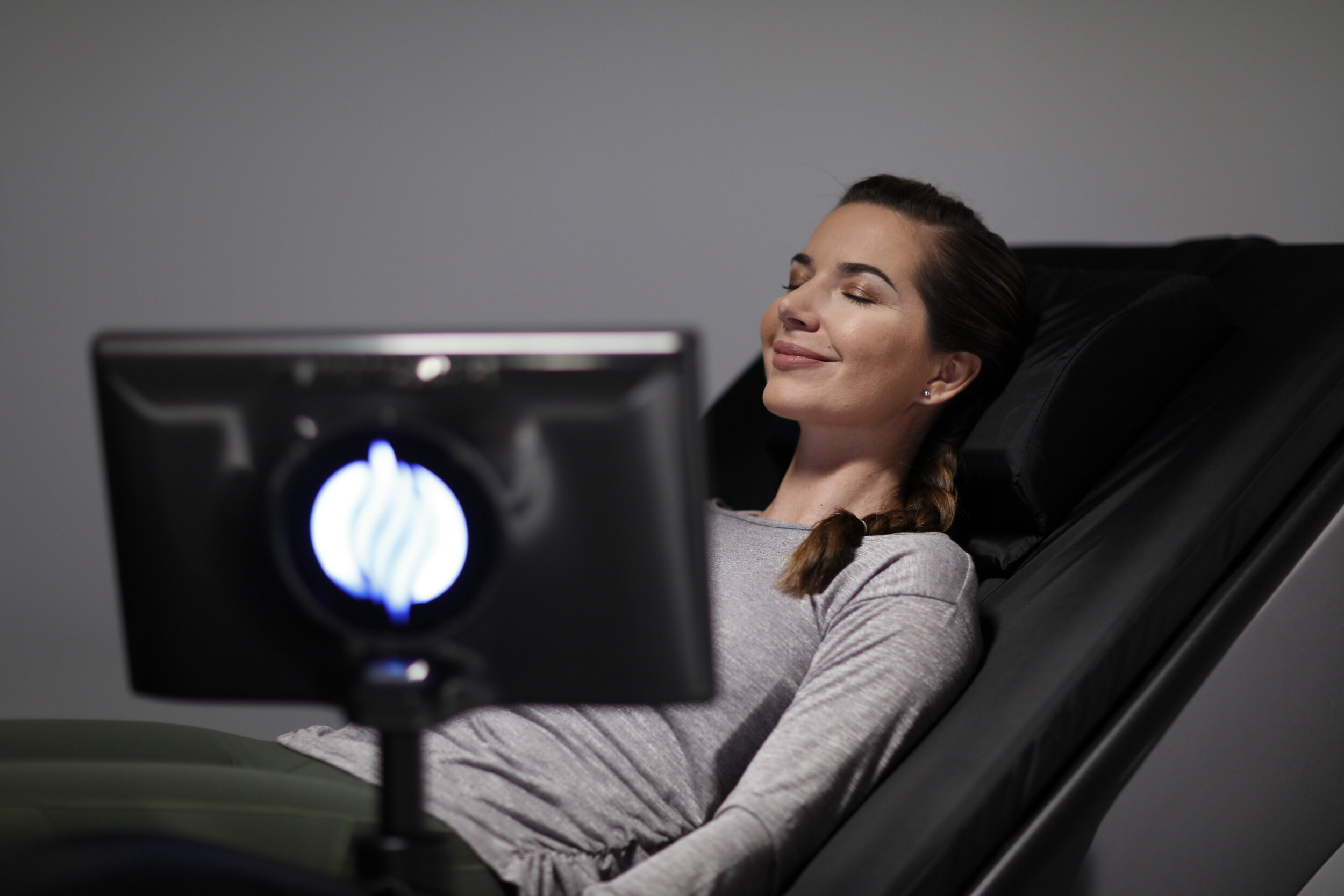 HydroMassage-Lounge-440X-1f.jpg