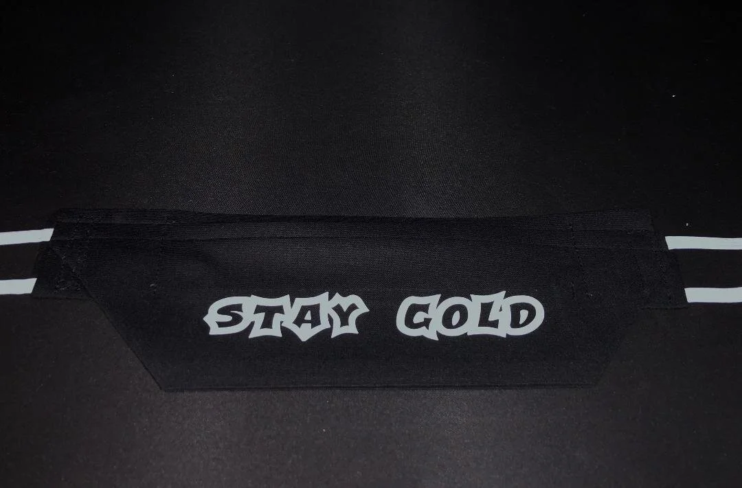 Black Stay Gold Mask