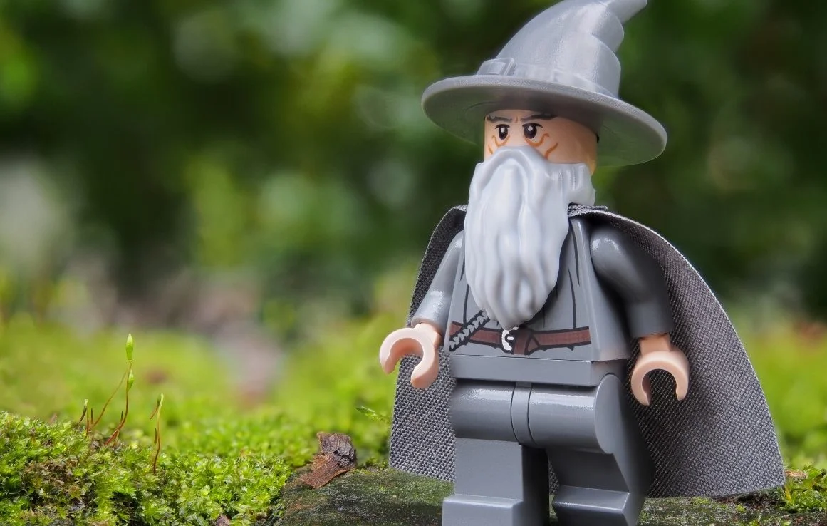 wizard_gandalf_lego_magic_sorcerer_lord_of_the_rings_tolkien_gray-1193558.jpgd_-e1504804770393.jpeg