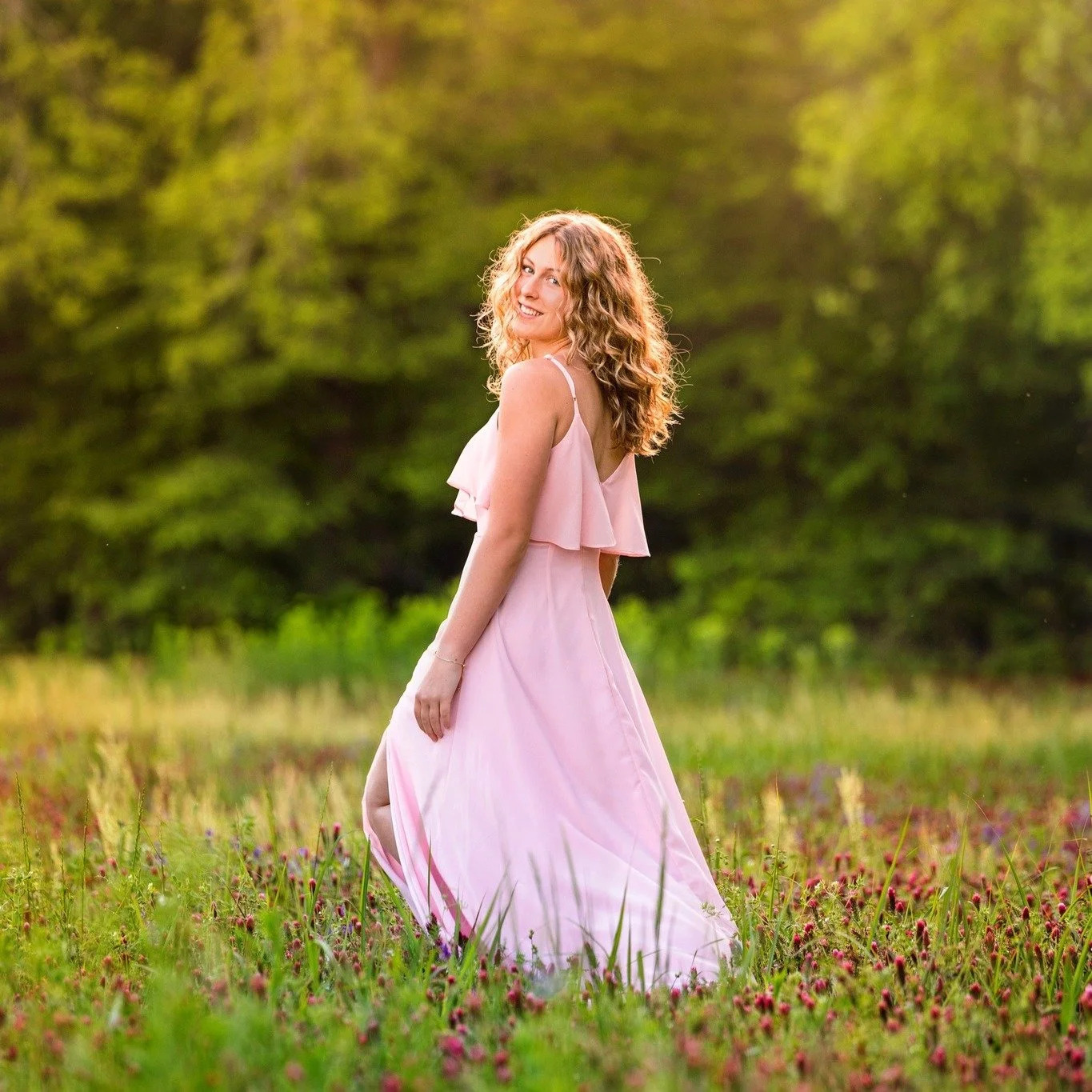 My daughter won&rsquo;t be a senior until next year, but she&rsquo;s always loved the flowers in our field that only bloom in April&hellip; so we decided to get a little head start on her senior photos 😭🩷

As we started dreaming up all the places w