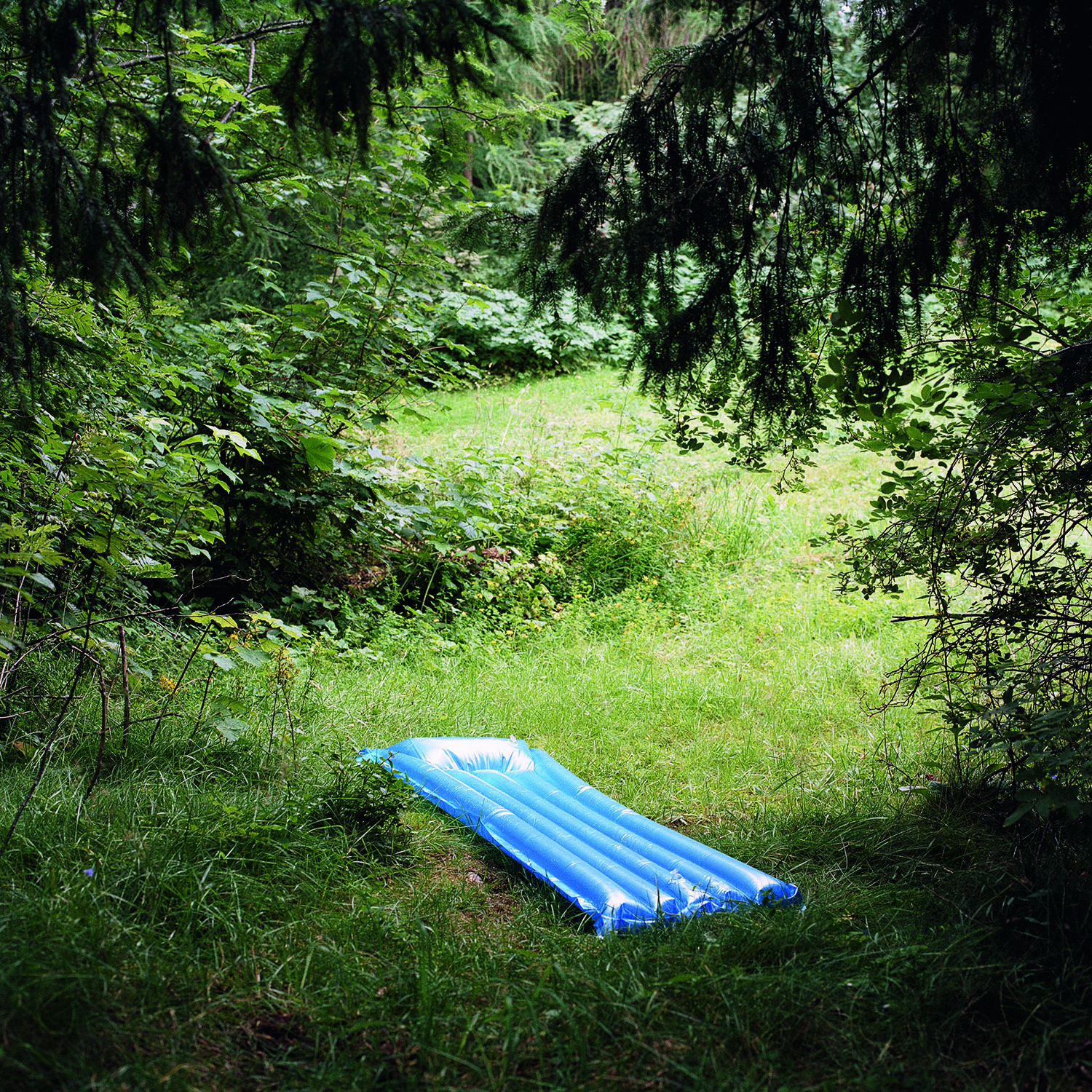 Blue mattress with raindrops, 2006