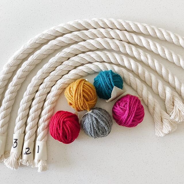 I love packing up DIY kit orders and seeing the colour combos people come up with!  This one is gonna look amazing 😍
.
.
.

#birchpointedesign #macramerainbow #roperainbow #yarnrainbow #madeinmanitoba #manitobamade #wpg #winnipeglocalbusiness #shopl